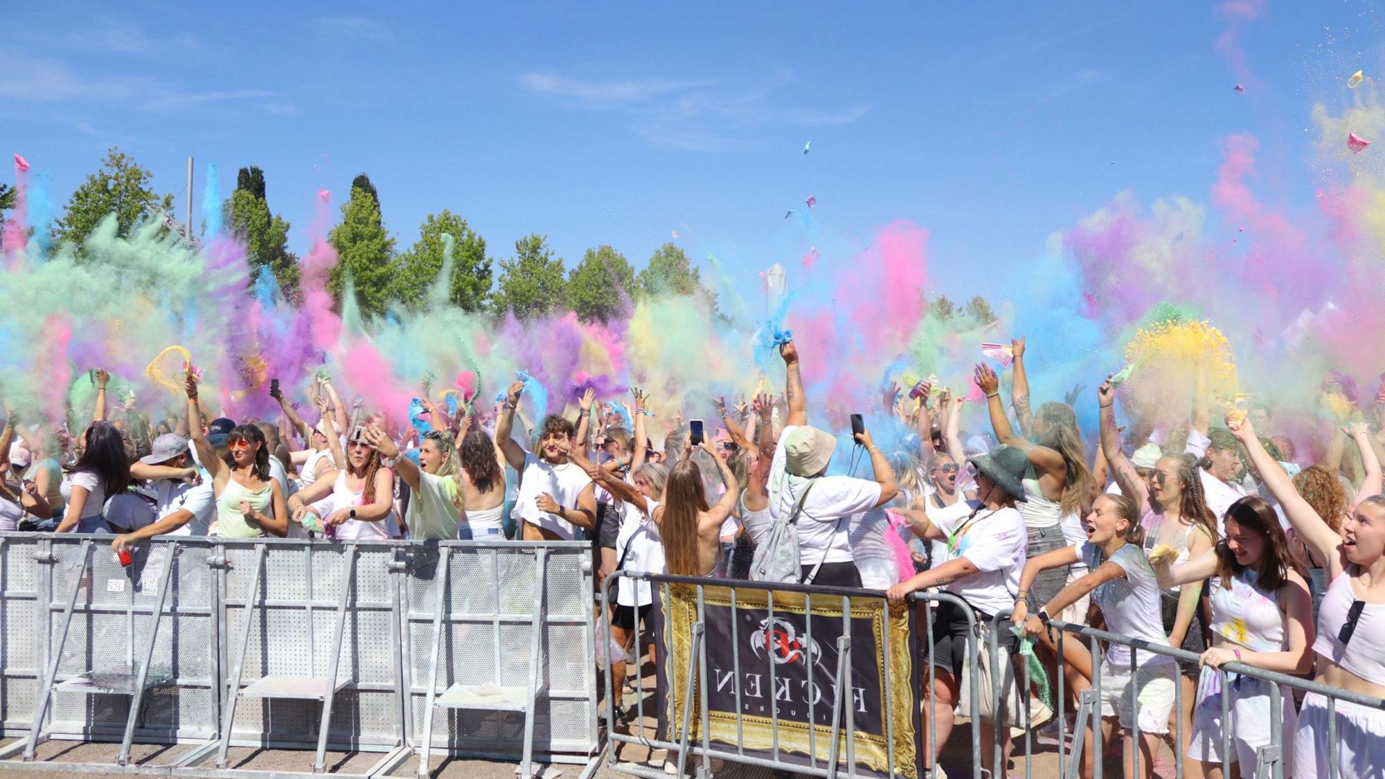 Beim Holi-Festival feierten die Menschen Gemeinschaft und natürlich die Farben.