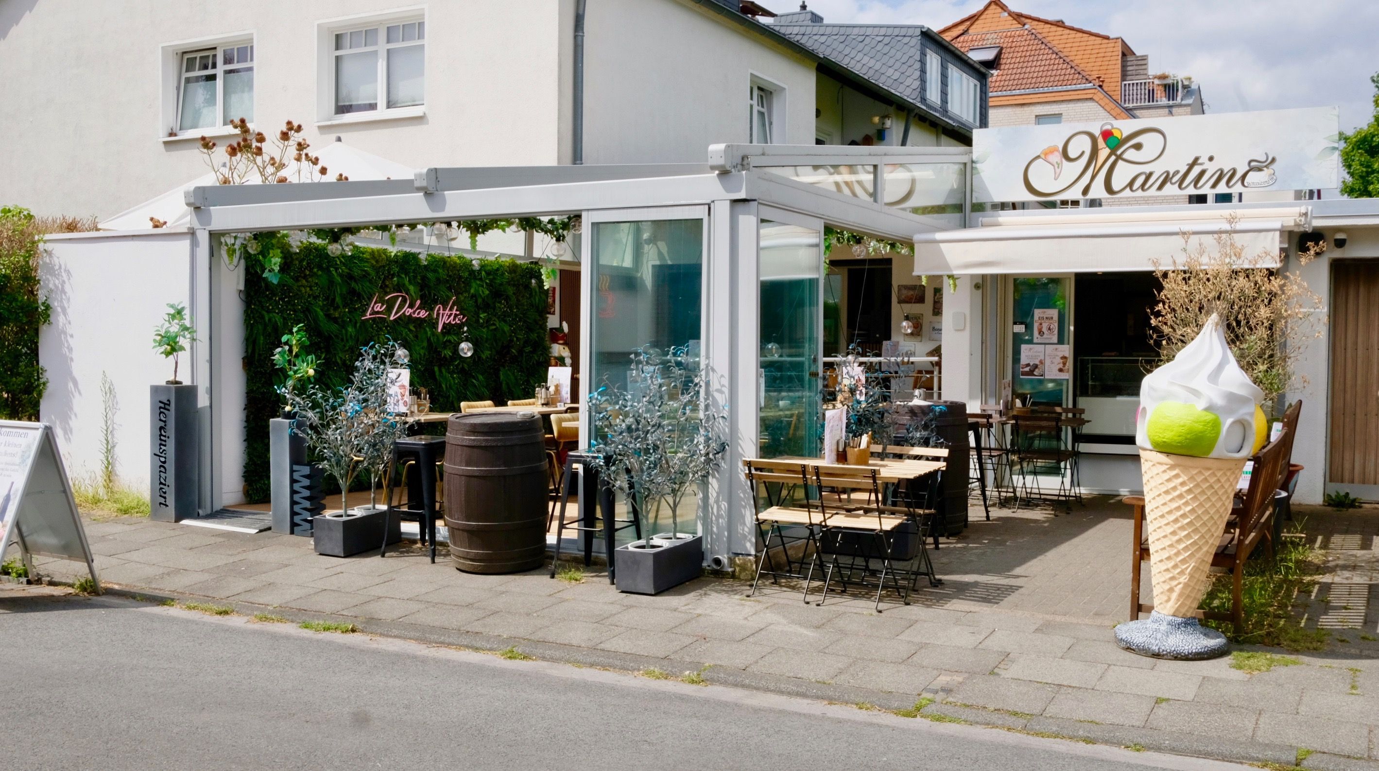 Das „Martino Italy Snack and more“ an der Geisbergstraße, Ecke Drachenfelsstraße.