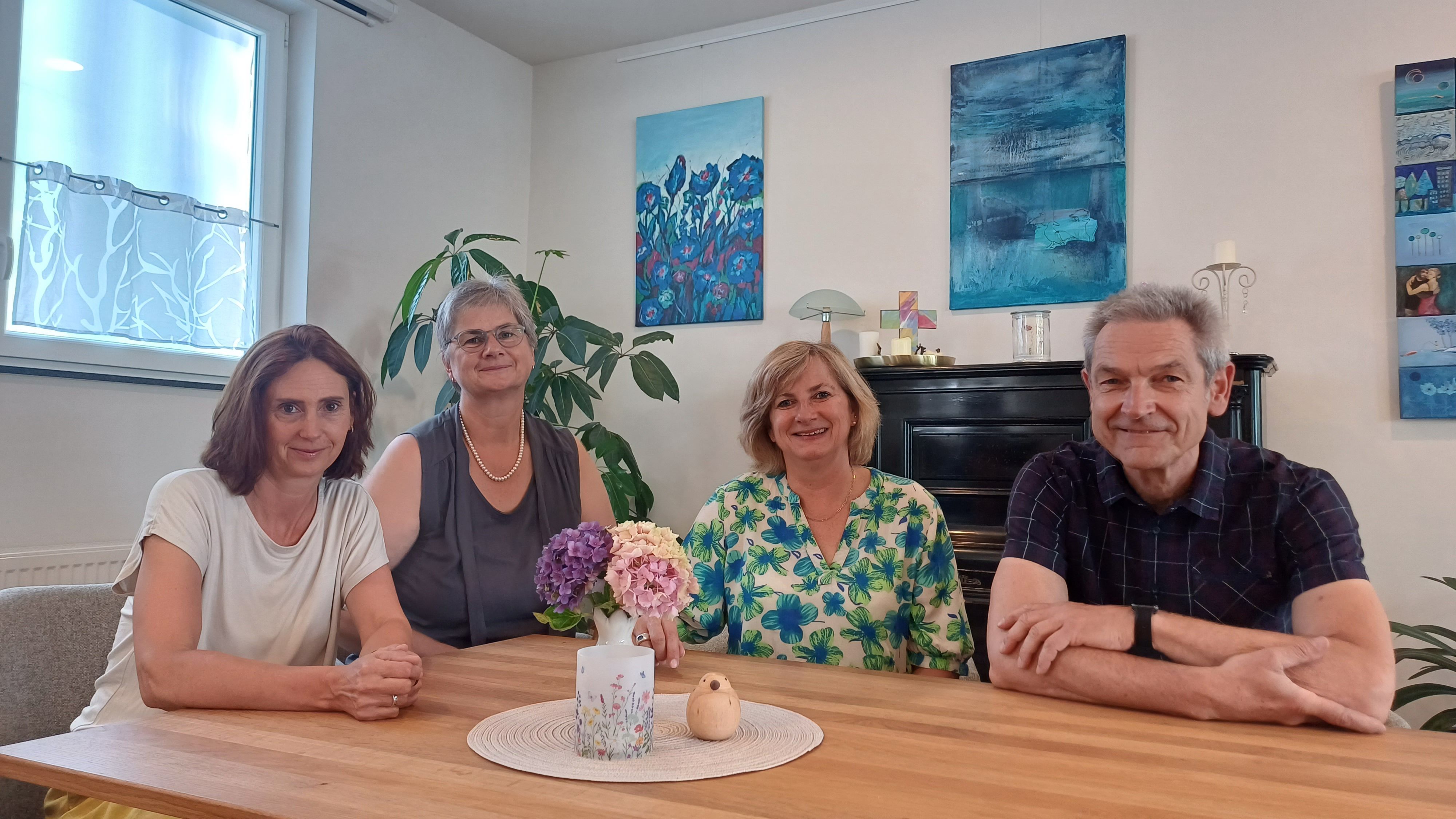 Die Koordinatorinnen Miriam Hünninghaus, Birgit Hensel, Vorsitzende Karola John und Ehrenamtler Raffael Bielzer vom ÖHHB.