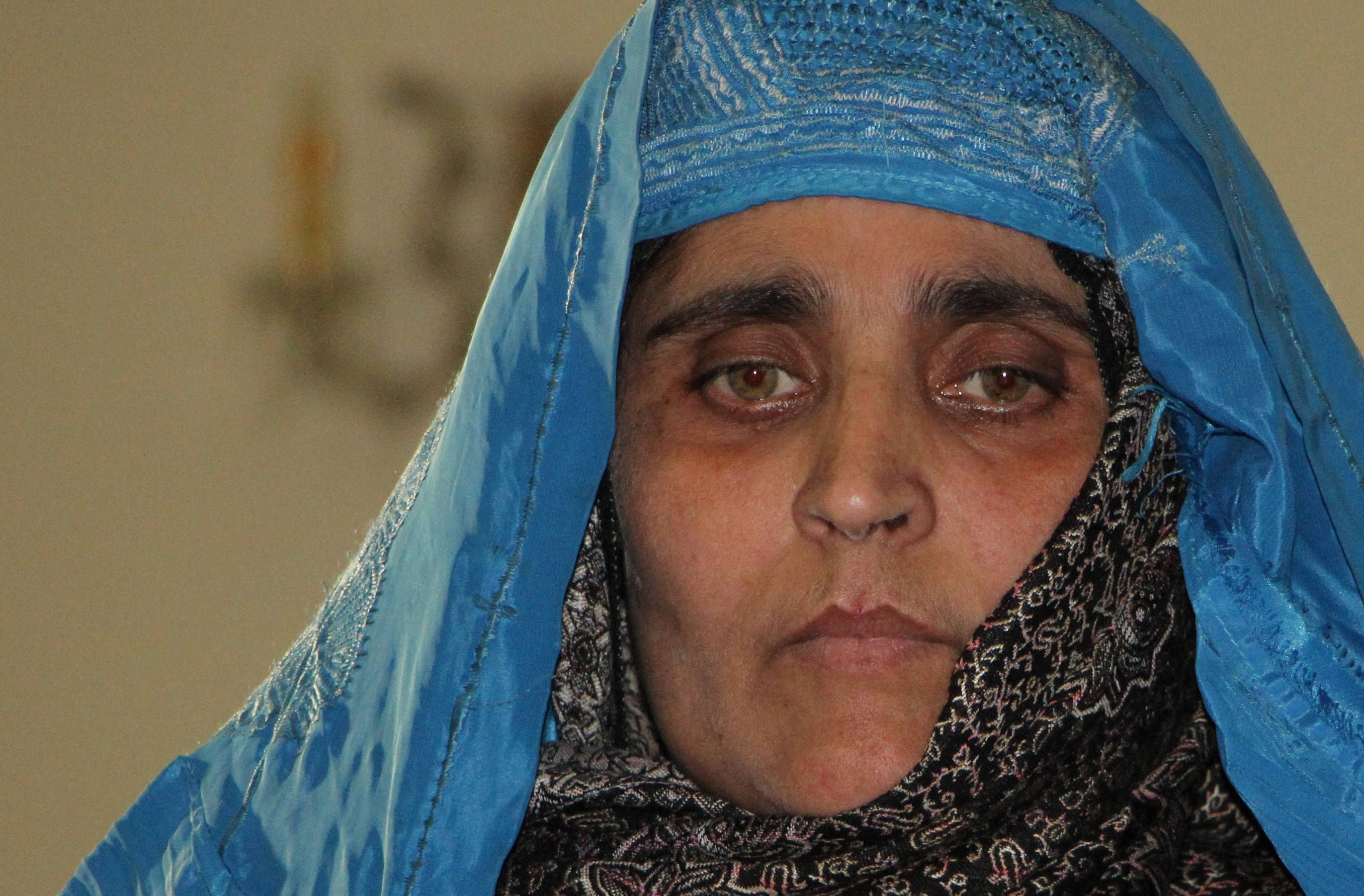 Sharbat Gula posiert.