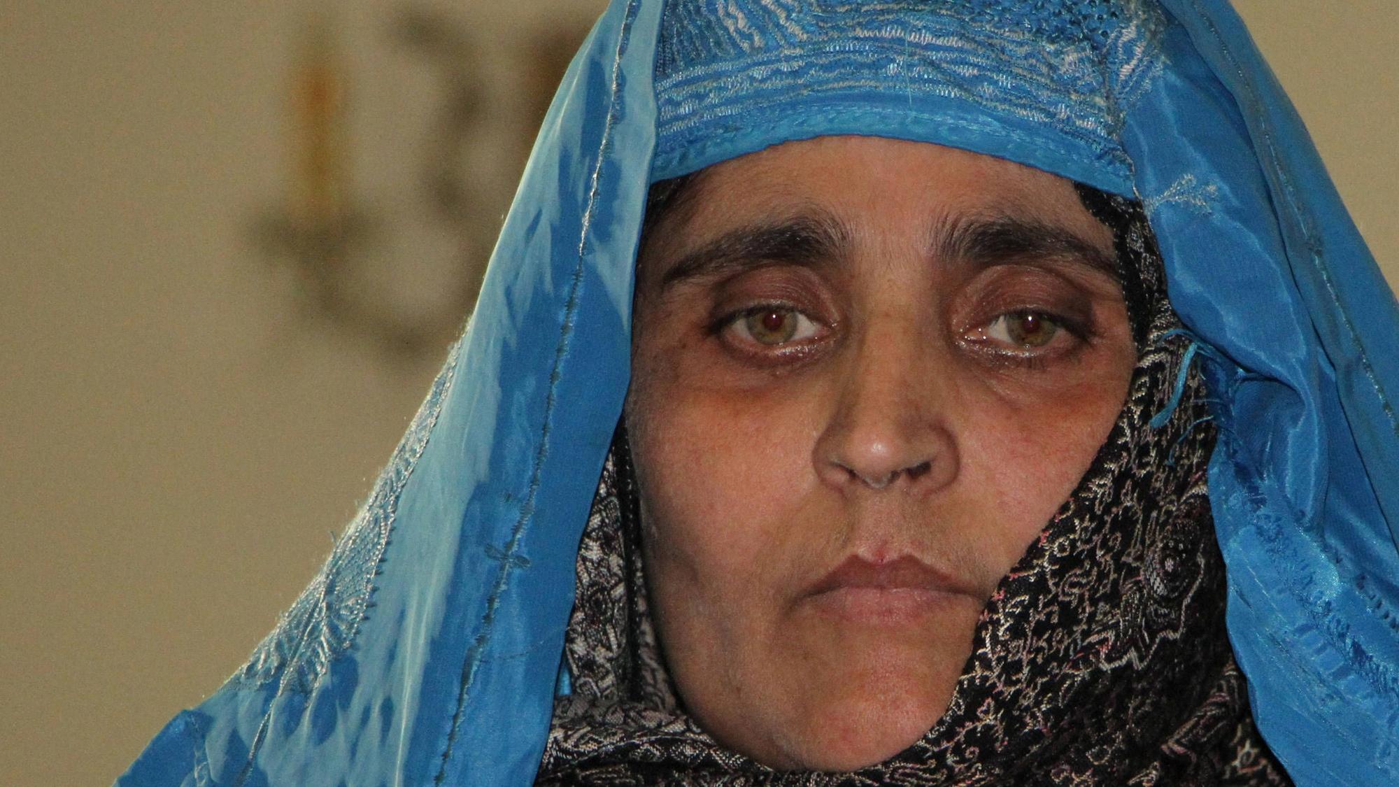Sharbat Gula posiert.