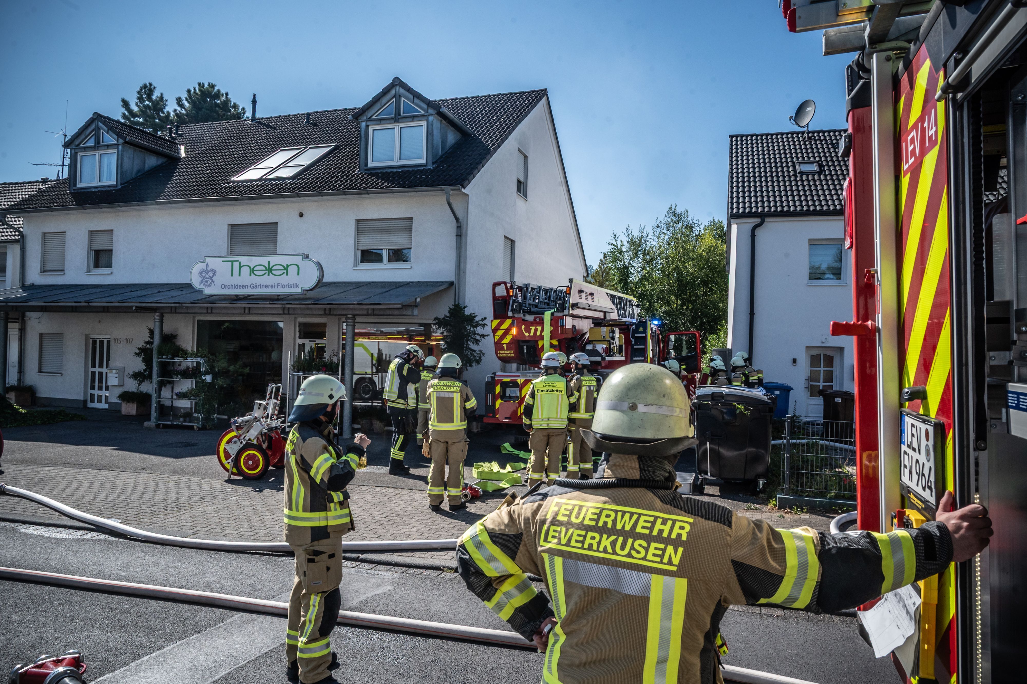 Orchideen-Gärtnerei Thelen an der Heinrich-Lübke-Straße: Es brennt im Schuppen hinter dem Geschäft brannte es .Bild: Ralf Krieger