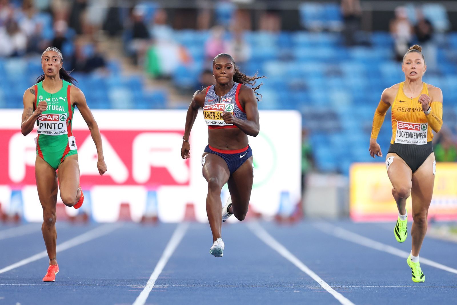 Sprinterin Gina Lückenkemper (rechts) schied bei der Leichtathletik-EM im Halbfinale über 100 Meter aus. (Bild: 2026 Getty Images/Julian Finney)