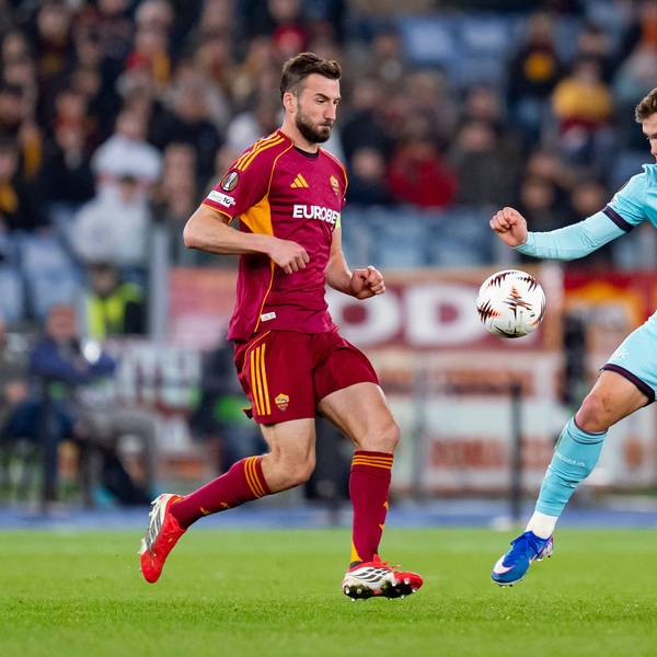 AS Roma v Bologna FC 1909 - UEFA Europa League 2025/26 Round of 16 Second Leg Thijs Dallinga of Bologna FC and Bryan Cristante of AS Roma compete for the ball during the UEFA Europa League 2025/26 Round of 16 Second Leg match between AS Roma and Bologna FC 1909 at Stadio Olimpico on March 19, 2026 in Rome, Italy. Roma Stadio Olimpico Roma Italy Copyright: xGiuseppexMaffiax 260319_UEL_Roma-Bologna_02869