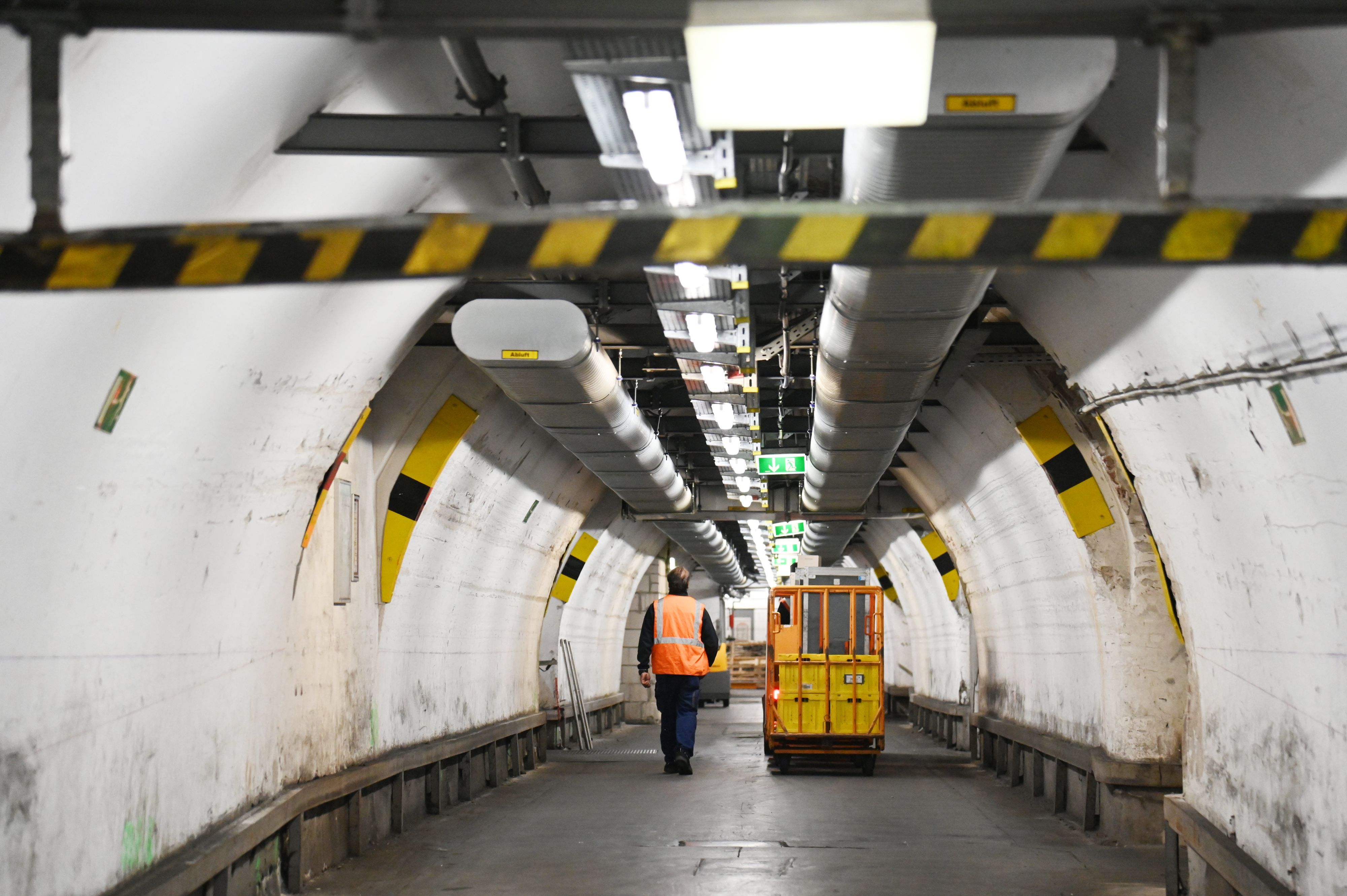 21.07.2026 Köln. Reportage über die Unterwelt des Kölner Hauptbahnhofs. Für die Serie Köln von unten. Rundgang Zwei (Versorgung der Fernzüge).Foto: Alexander Schwaiger