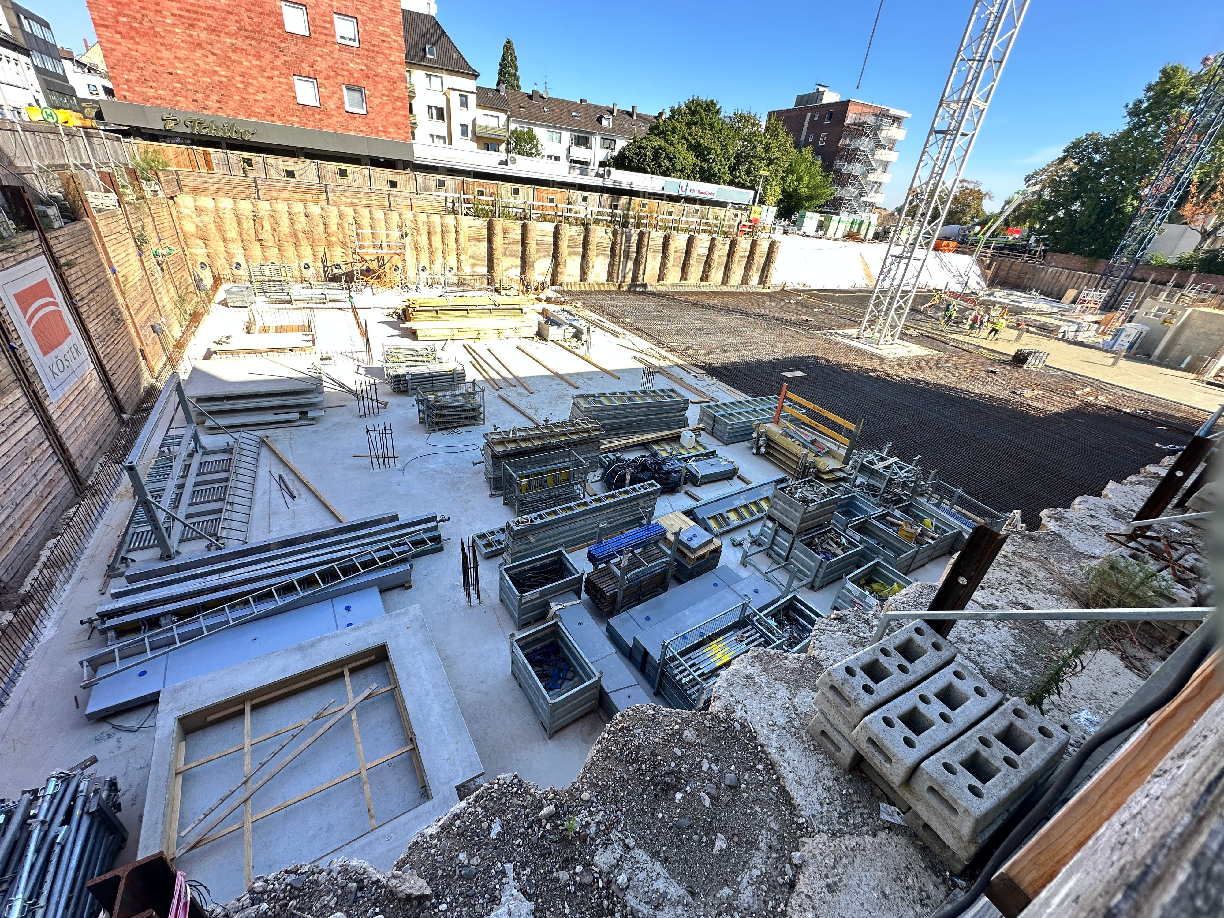 Die Baustelle am Neubau des Bezirksrathauses Rodenkirchen.