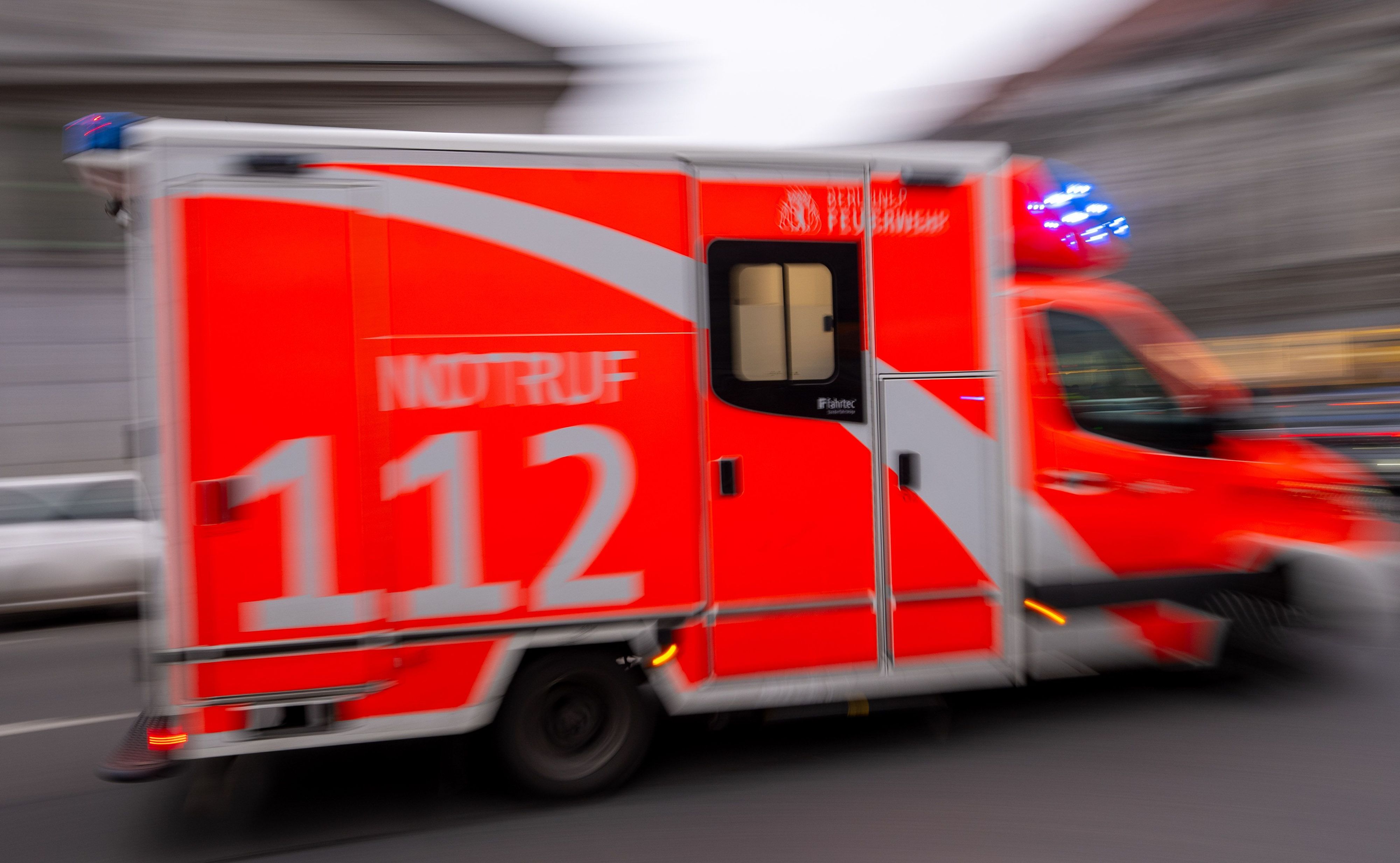 Das Bild zeigt einen Rettungswagen.