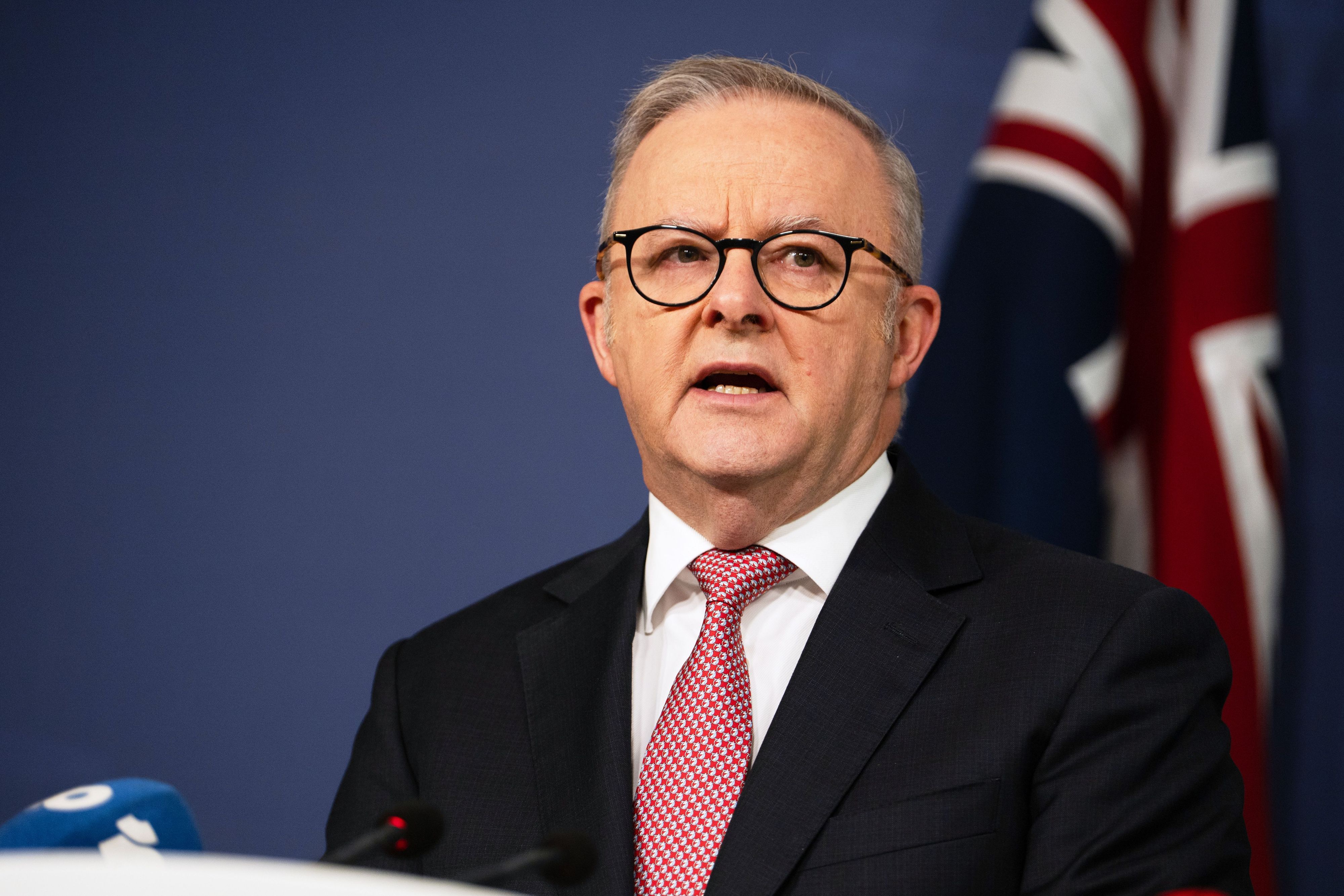 Der australische Premierminister Anthony Albanese bei einer Pressekonferenz. (Archivbild)