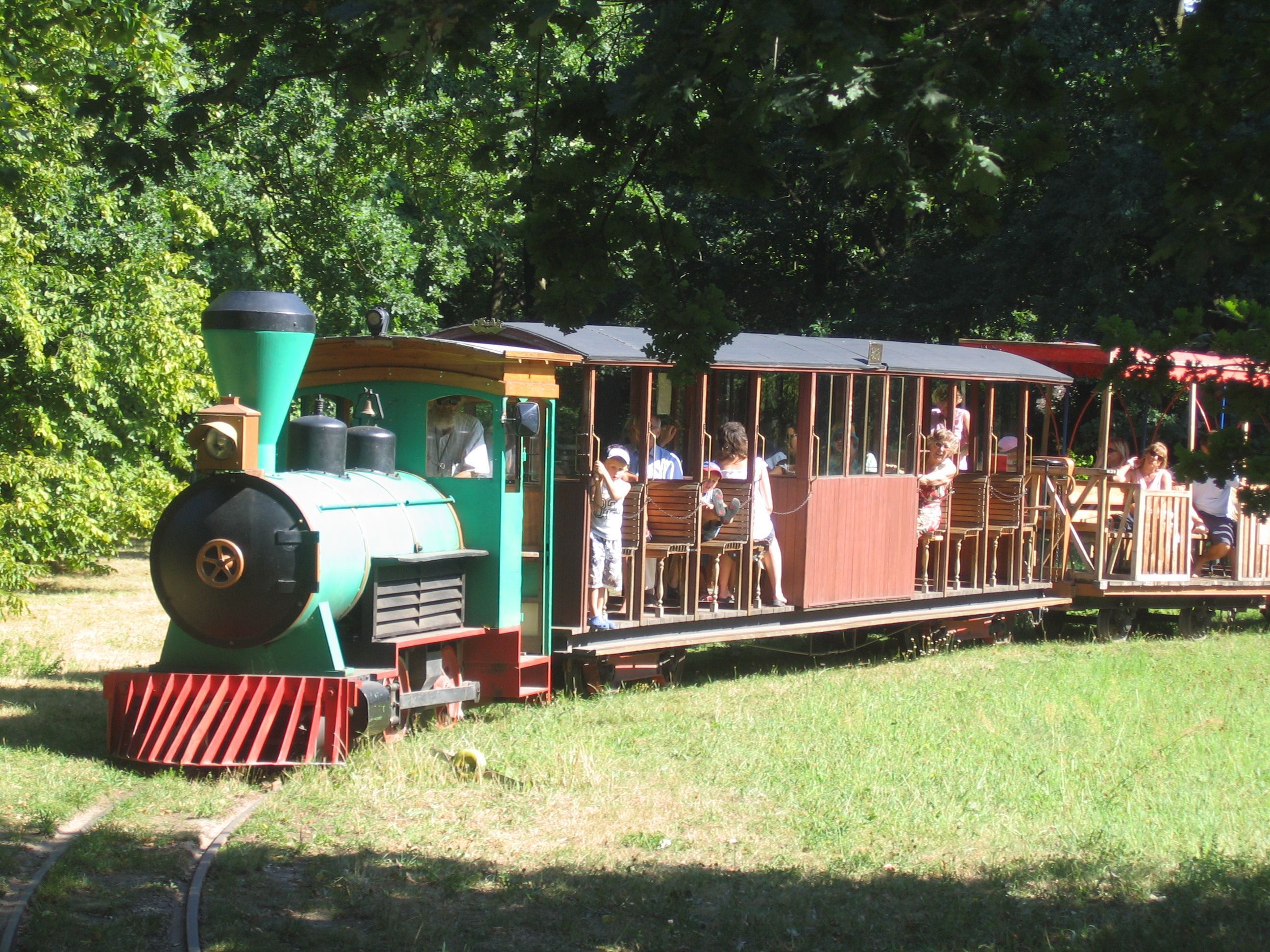 Garten Britz, Schwingel-Lokomotive  Foto: Wikipedia/Reinhard Dietrich