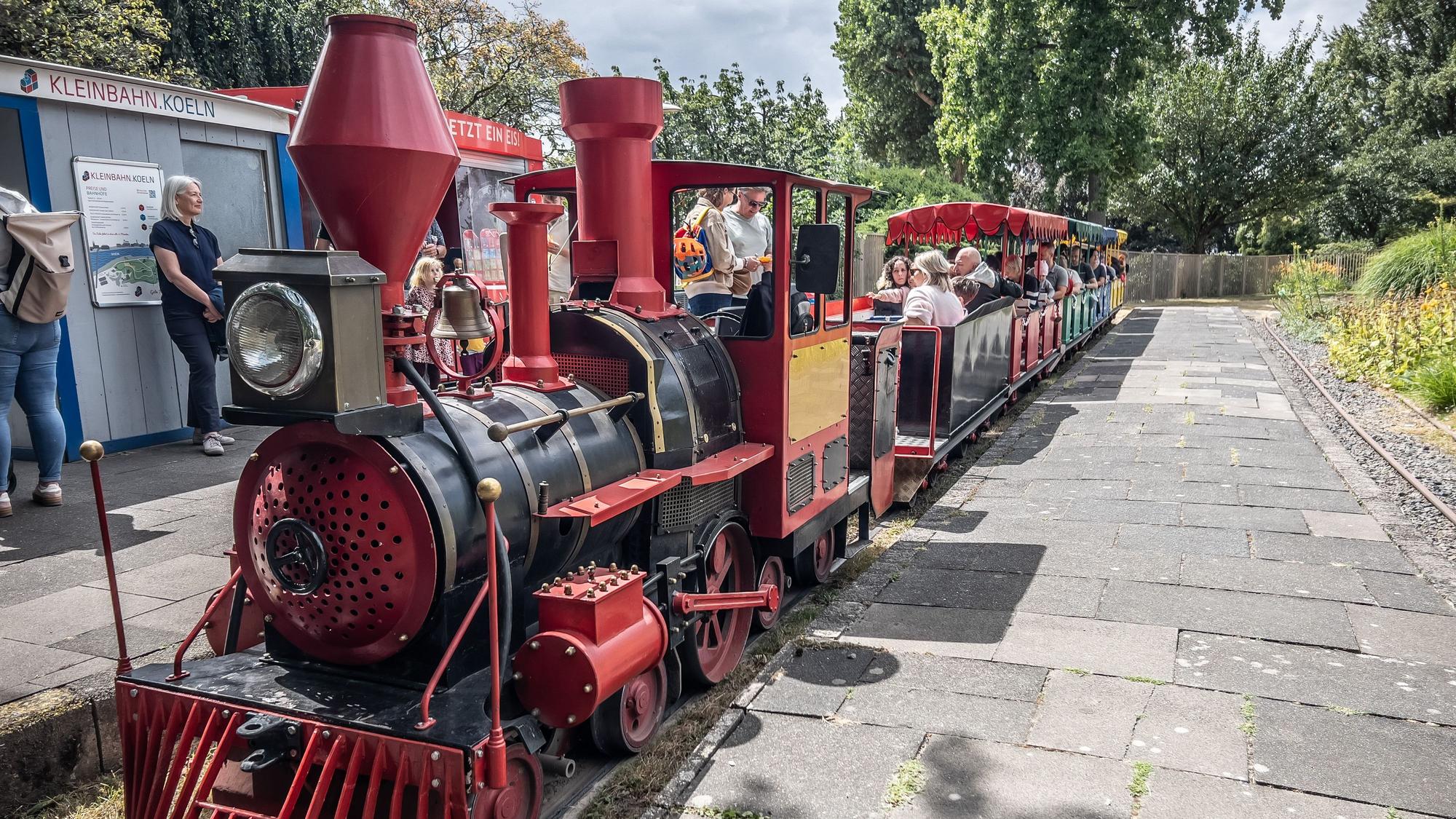 Schwingel Lokomotive der Kleinbahn im Rheinpark in Köln Bild: Ralf Krieger