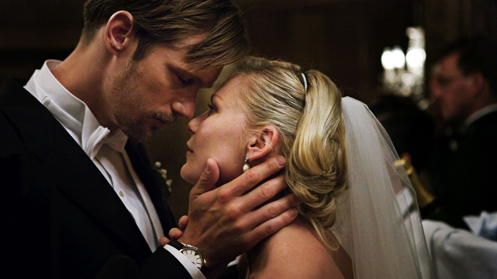 Die psychisch labile Justine (Kirsten Dunst) will durch ihre Ehe mit Michael (Alexander Skarsgard) Verlässlichkeit in ihr Leben bringen. (Bild: ARTE France / Christian Geisnaes)
