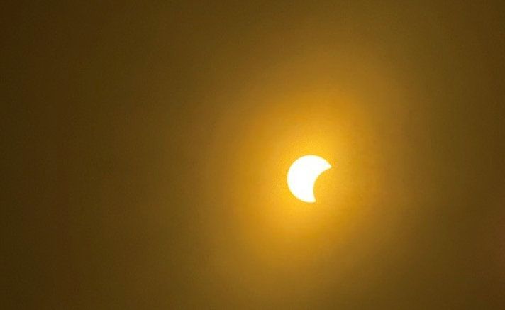 Ab 20 Uhr schob sich der Mond mehr und mehr vor die Sonne.