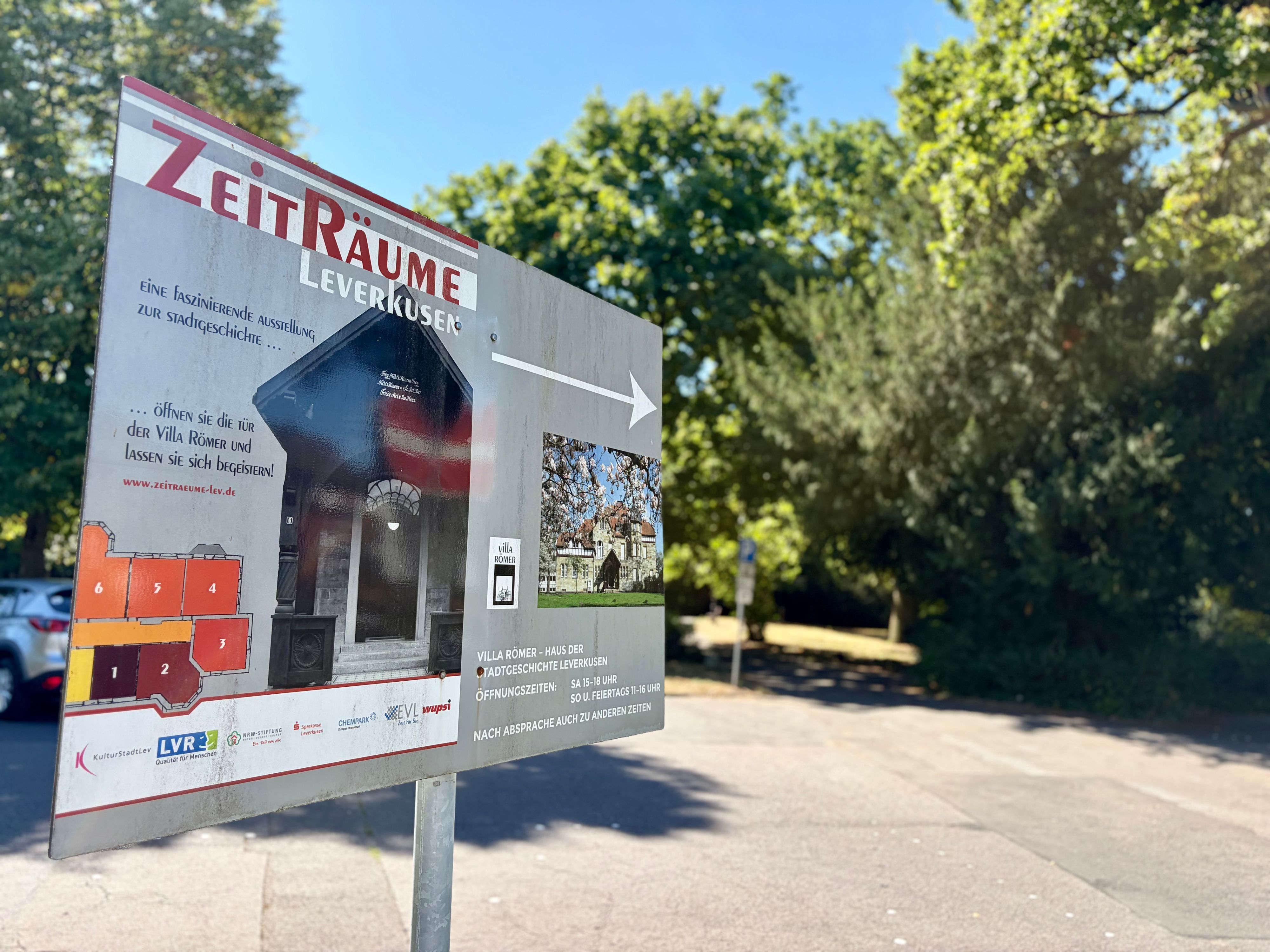 Hinweisschild auf die Villa Römer