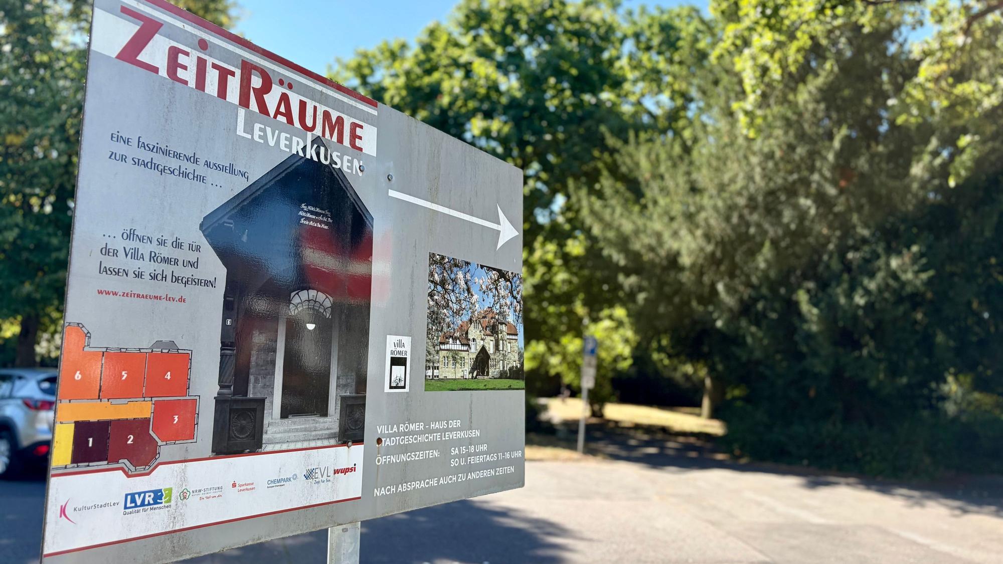 Hinweisschild auf die Villa Römer