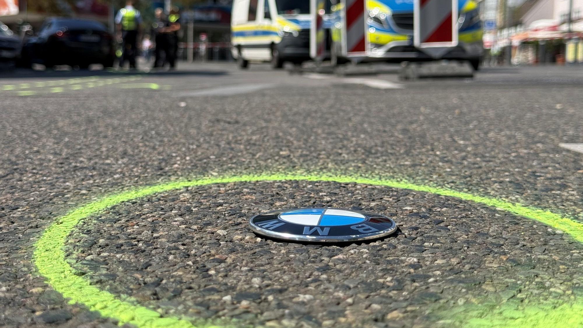 Zahlreiche Warnbaken nahm der Flüchtige am Ende der Verfolgungsjagd mit.
