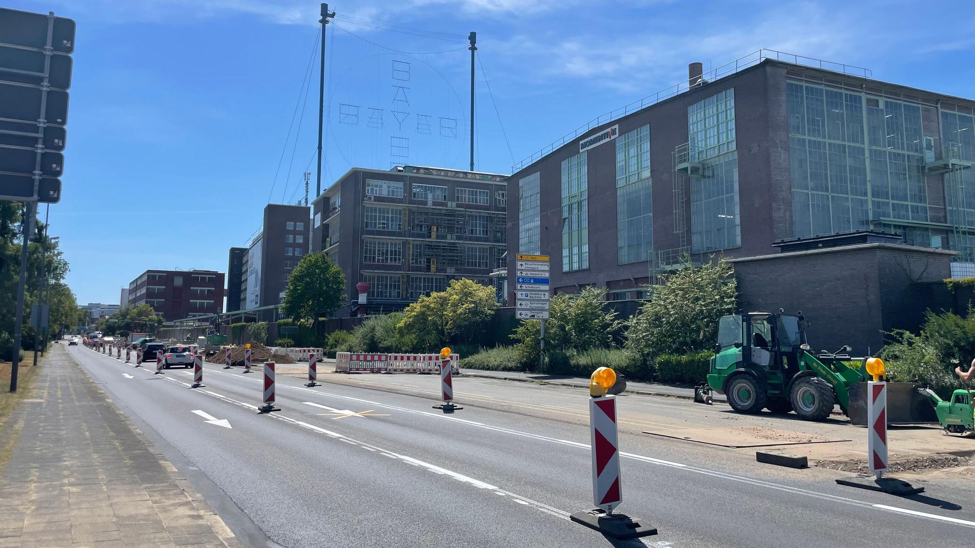 Die Baustelle auf der Friedrich-Ebert-Straße wandert unters Bayerkreuz.