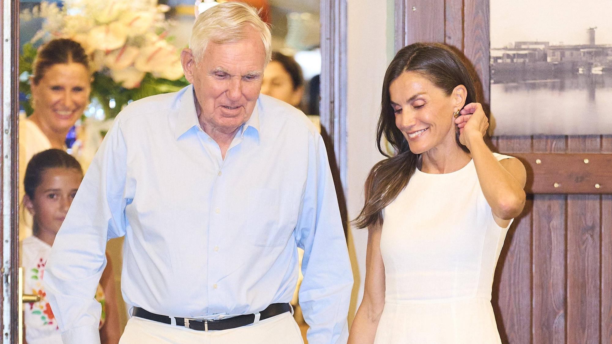 Königin Letizia und der langjährige Familienfreund Dr. Jean Henri Fruchaud besuchten gemeinsam mit den spanischen Royals ein traditionelles Familienessen im Restaurant „Mia“ auf Palma de Mallorca.