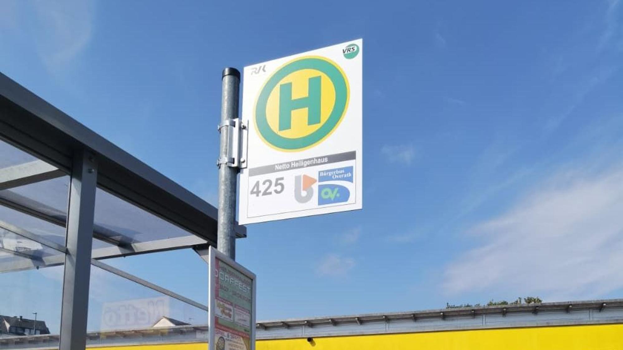 Zu sehen ist ein Bushalteschild.