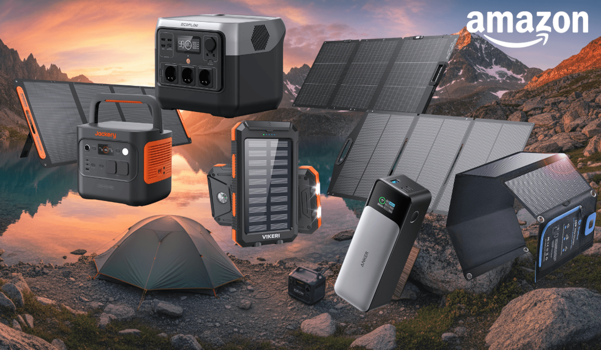 Produktcollage vor dramatischer Bergkulisse mit Bergsee und Sonnenuntergang: Powerstation von Jackery (orange-schwarz) mit aufgeklapptem Solarpanel, EcoFlow-Powerstation mit mehreren Steckdosen, Anker-Powerbank mit faltbarem Solarpanel, Solar-Powerbank von Vikeri sowie weitere faltbare Solarpanele und ein Zelt im Vordergrund.