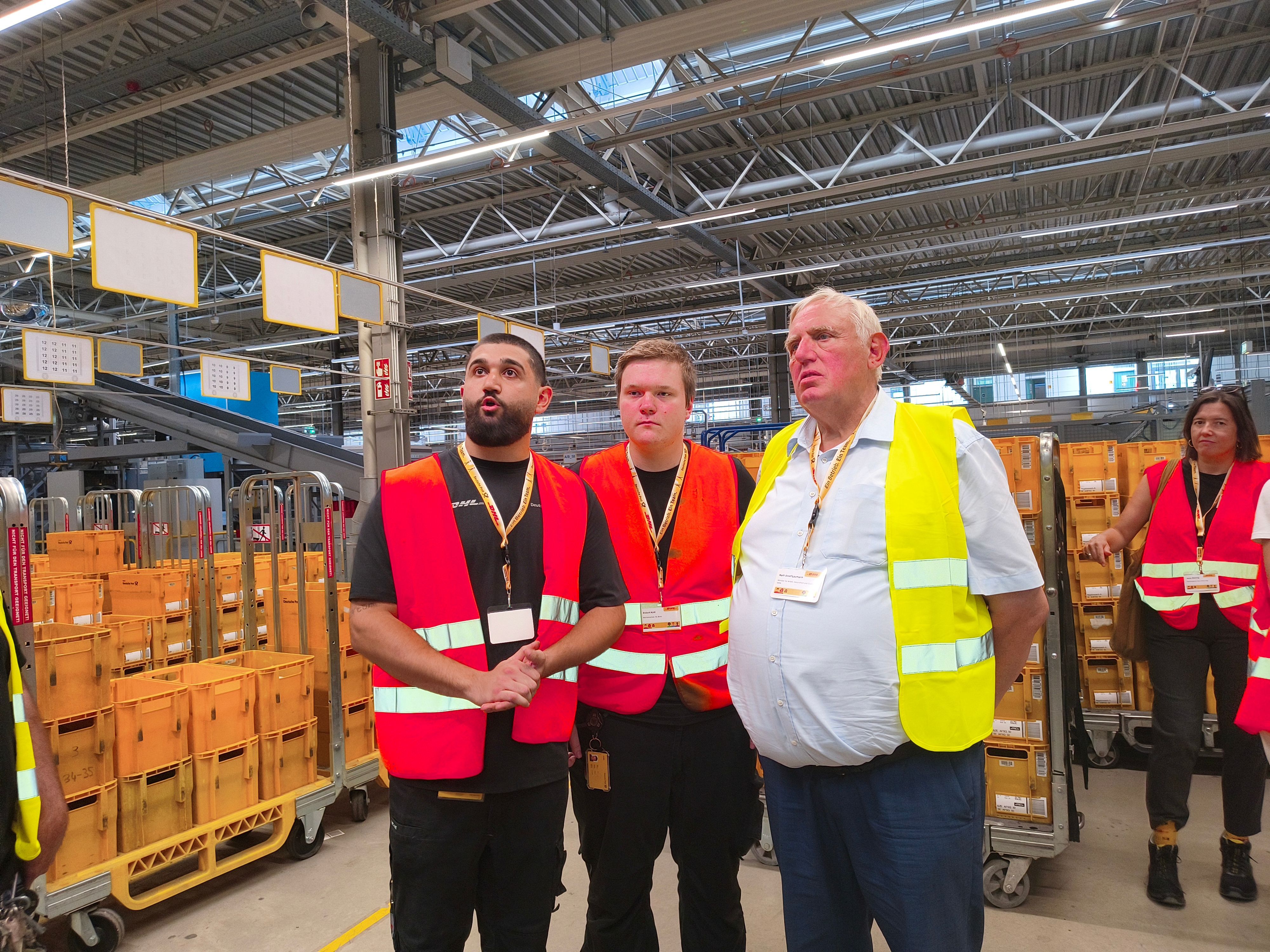 Ausbildungstag: Arbeitsminister Laumann besucht DHL in Troisdorf
