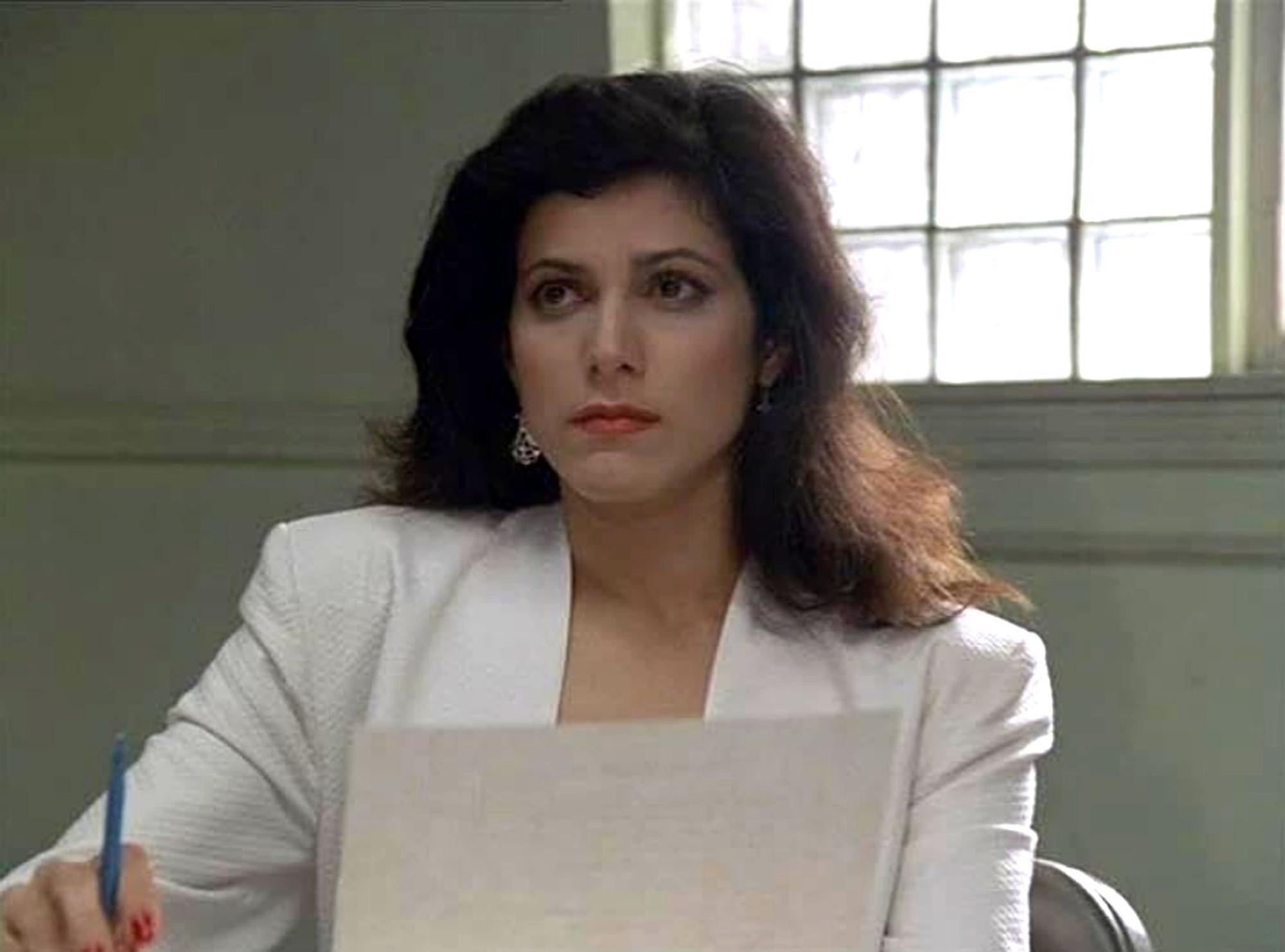 Gina Calabrese (Saundra Santiago) war eine taffe Ermittlerin im „Miami Vice“-Team, die als Undercover-Agentin oft riskante Rollen spielte, um Kriminelle zu überführen. (Bild: Universal Pictures)