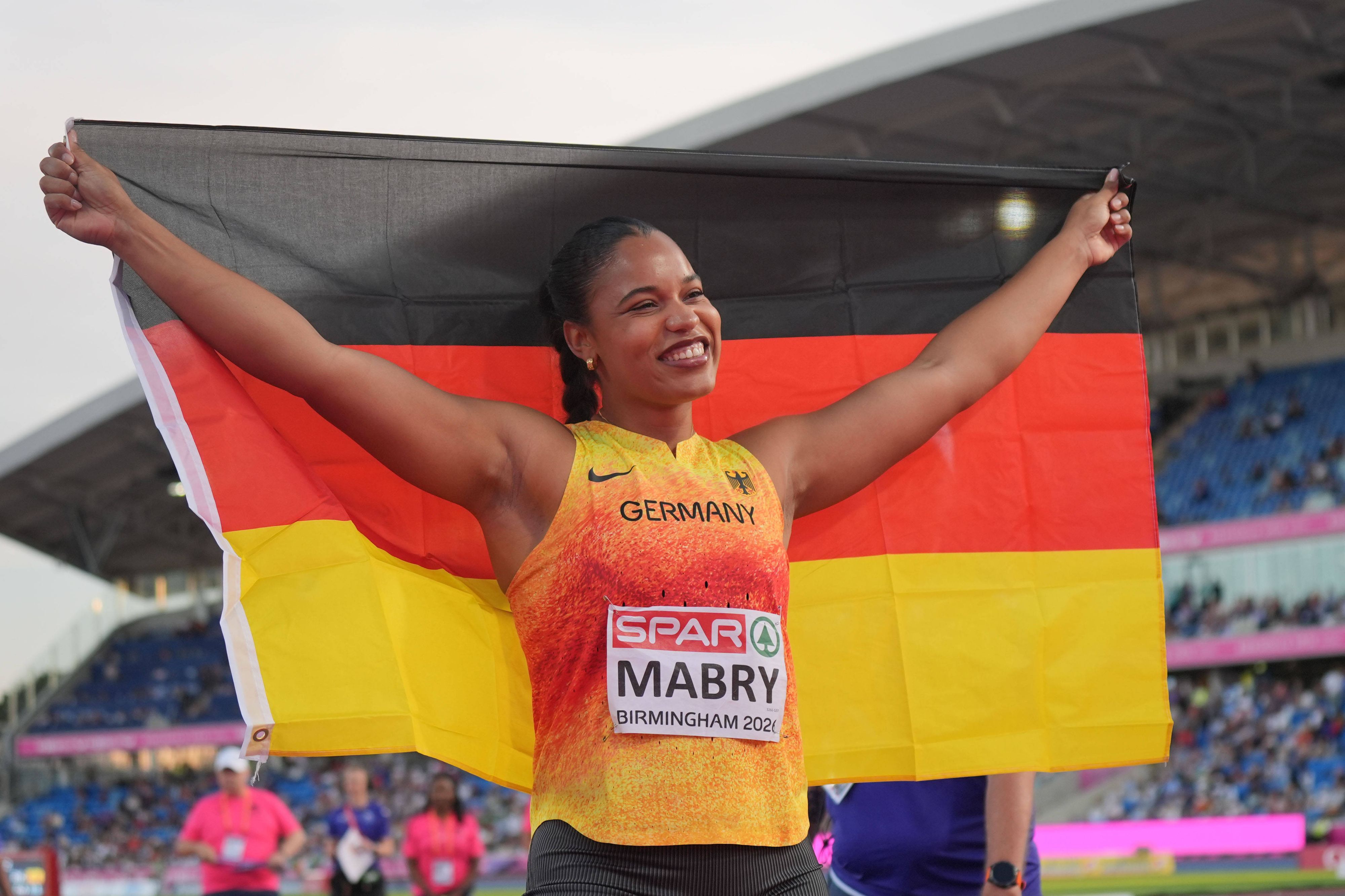 Yemisi Mabry jubelt.
