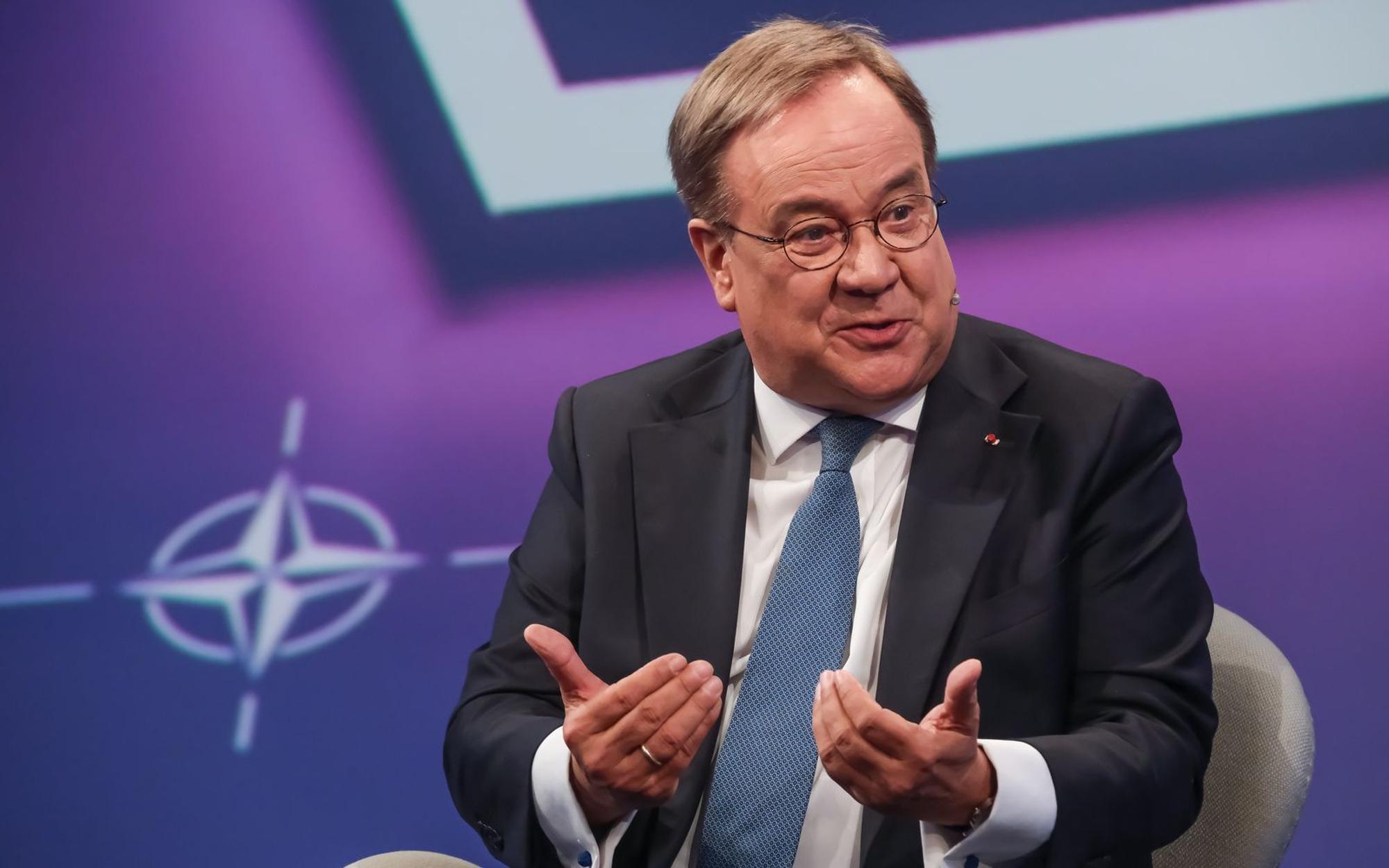 Armin Laschet (Bild) übte scharfe Kritik an seinem Parteikollegen Roderich Kiesewetter. (Bild: WDR/Oliver Ziebe)