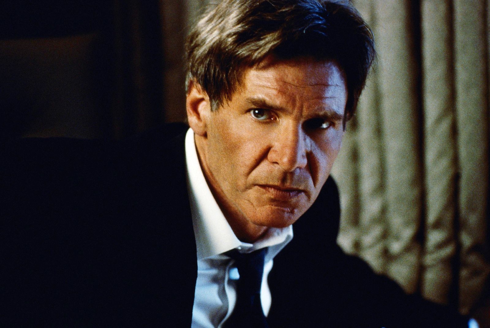 Präsident Marshall (Harrison Ford) führt einen Ein-Mann-Krieg gegen die Terroristen an Bord der „Air Force One“.  (Bild: RTL / ABC Studios)