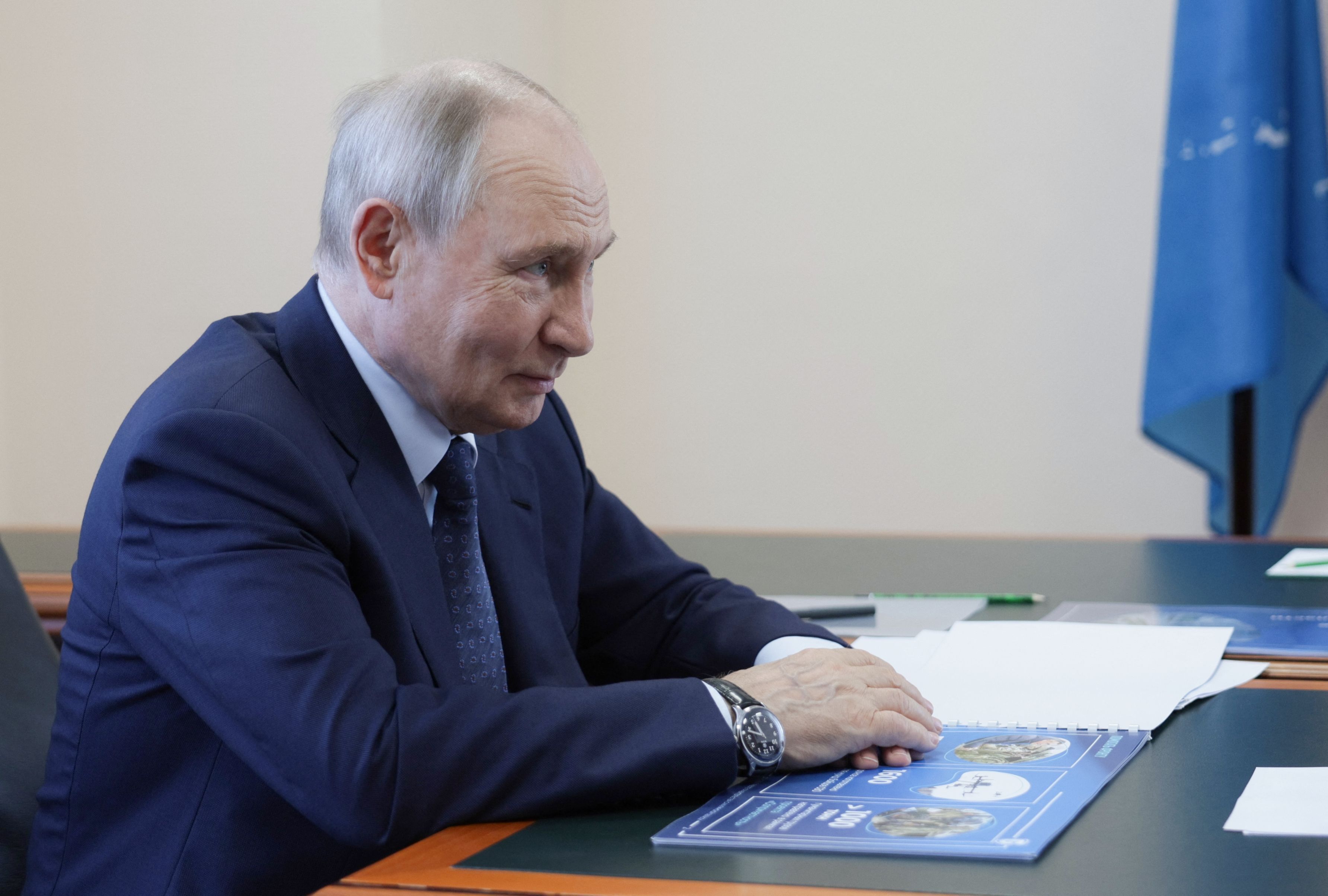 Wladimir Putin bei seinem Besuch auf der von Russland kontrollierten und von Japan beanspruchten Insel Iturup vor der Küste von Hokkaido.