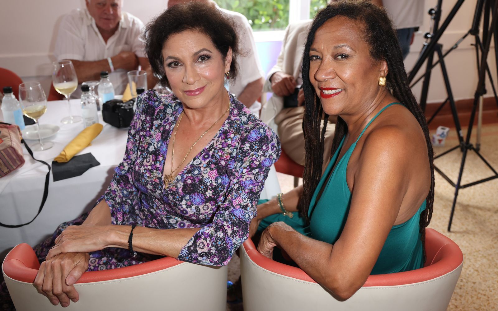 Für Olivia Brown (rechts) sollte „Miami Vice“ ebenfalls ihr größter Erfolg bleiben. Danach spielte sie nur kleinere Rollen in Serien wie „Superman - Die Abenteuer von Lois & Clark“ und „Eine himmlische Familie“ (Bild: Romain Maurice/Getty Images)