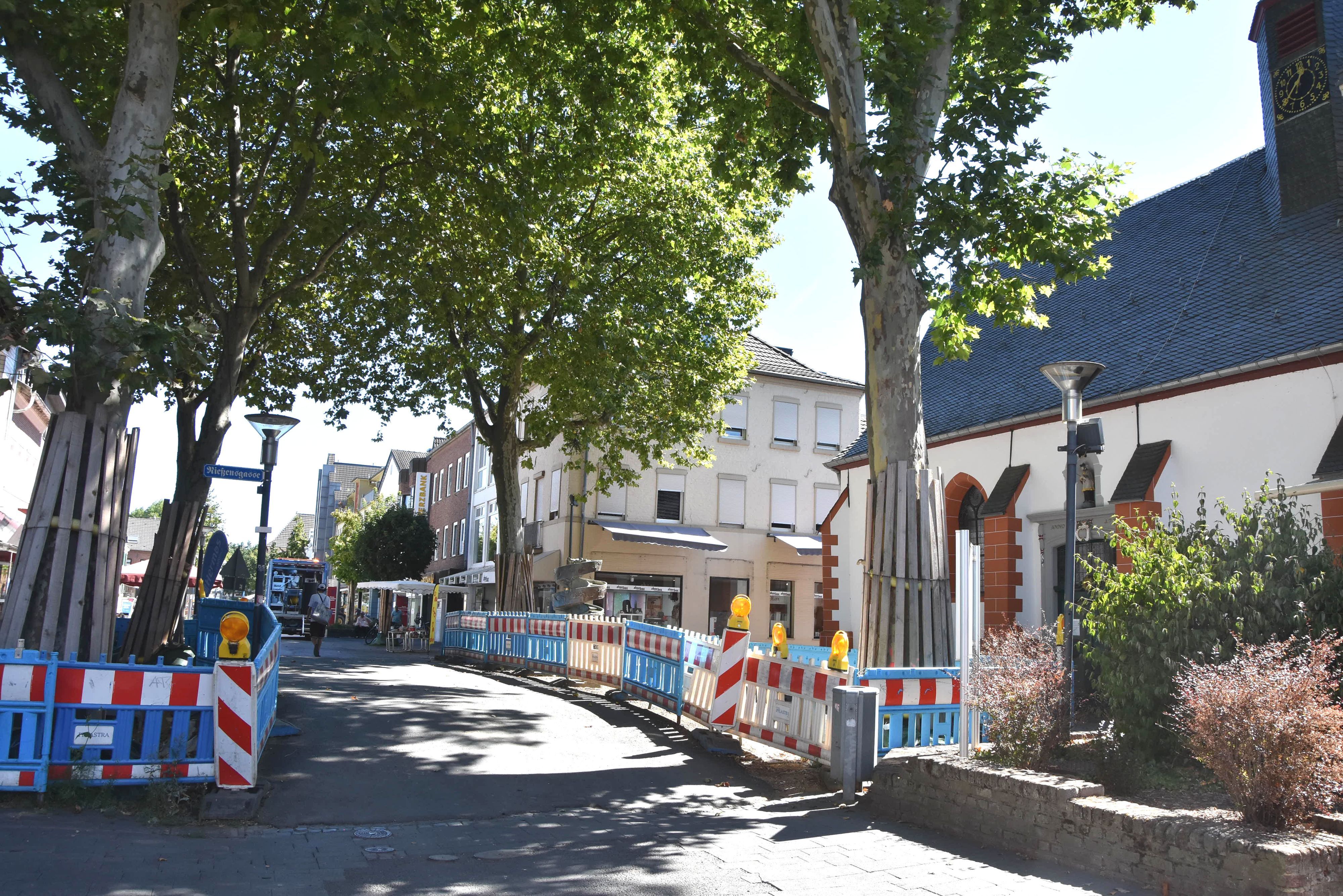 Das Foto zeigt eine Baustelle.