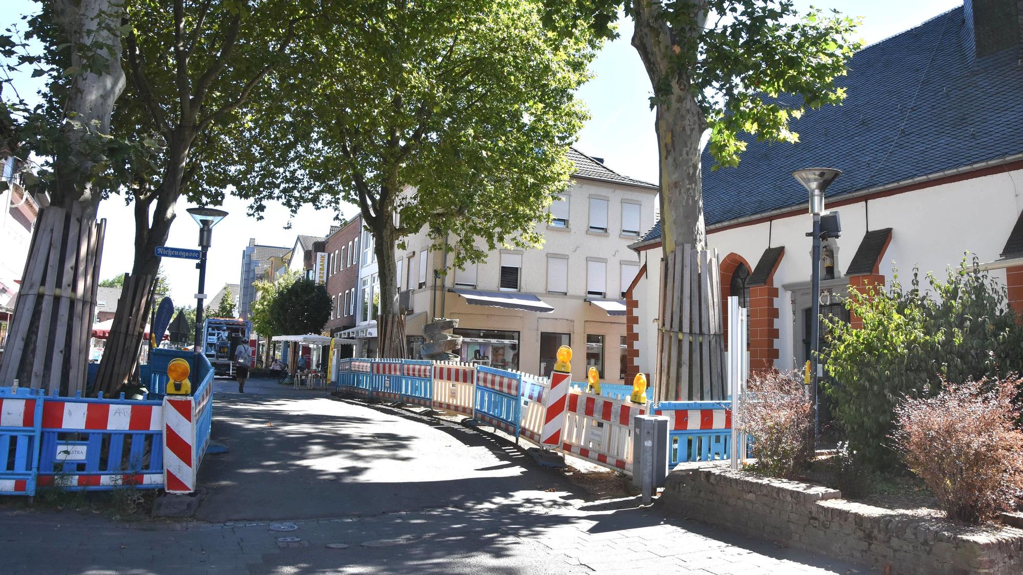 Das Foto zeigt eine Baustelle.