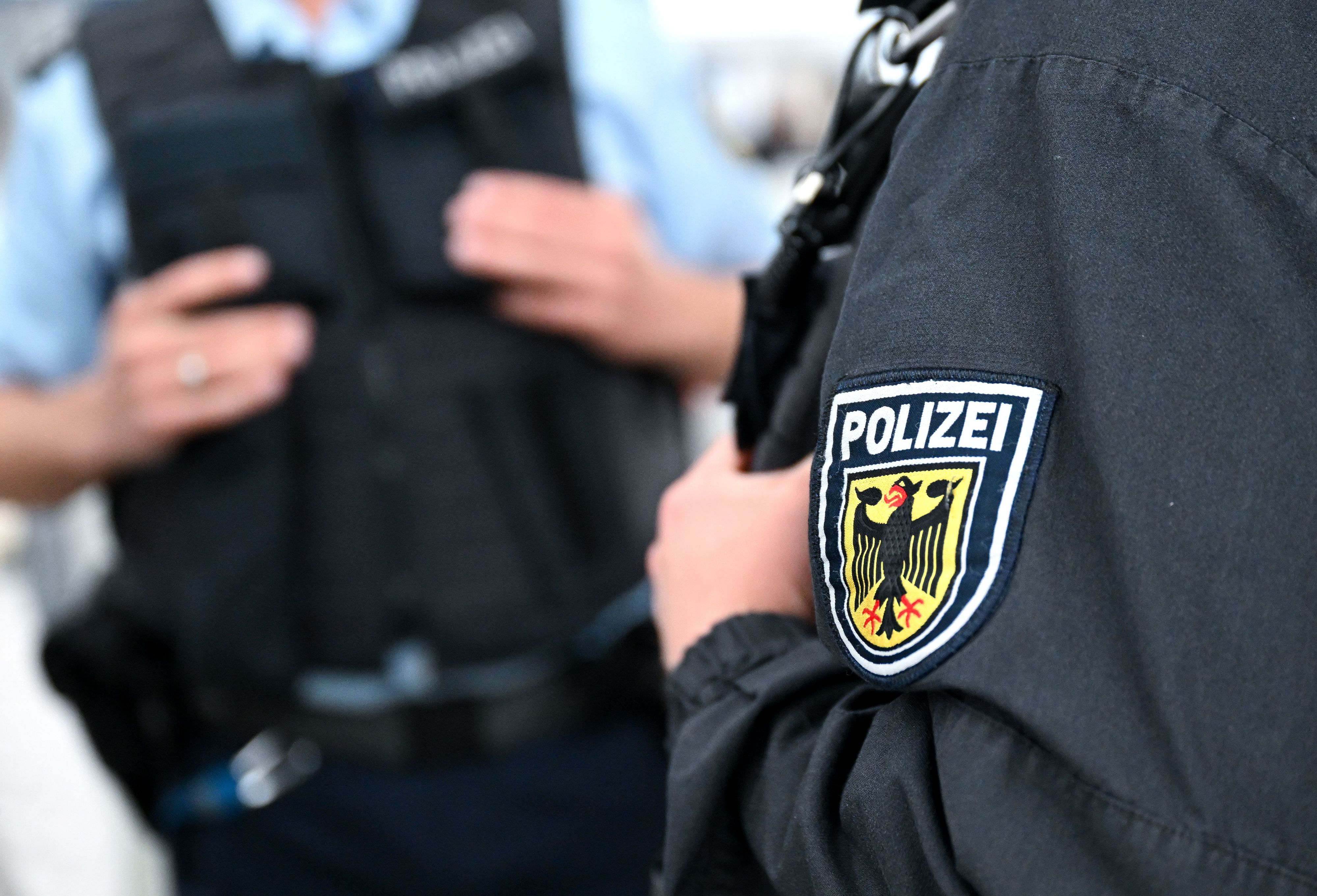 Bundespolizisten stehen nebeneinander.