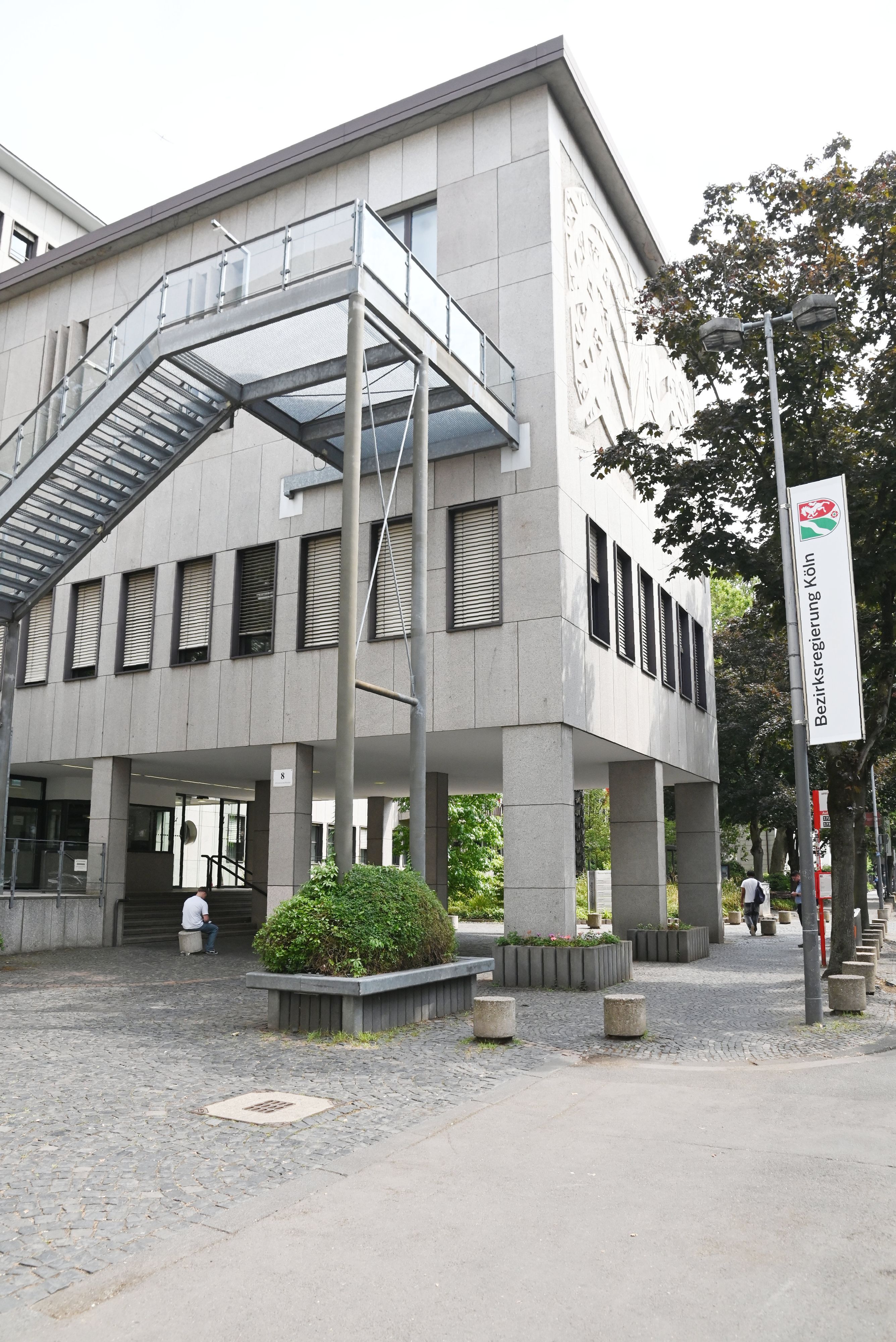 Zu sehen ist das Gebäude der Bezirksregierung.