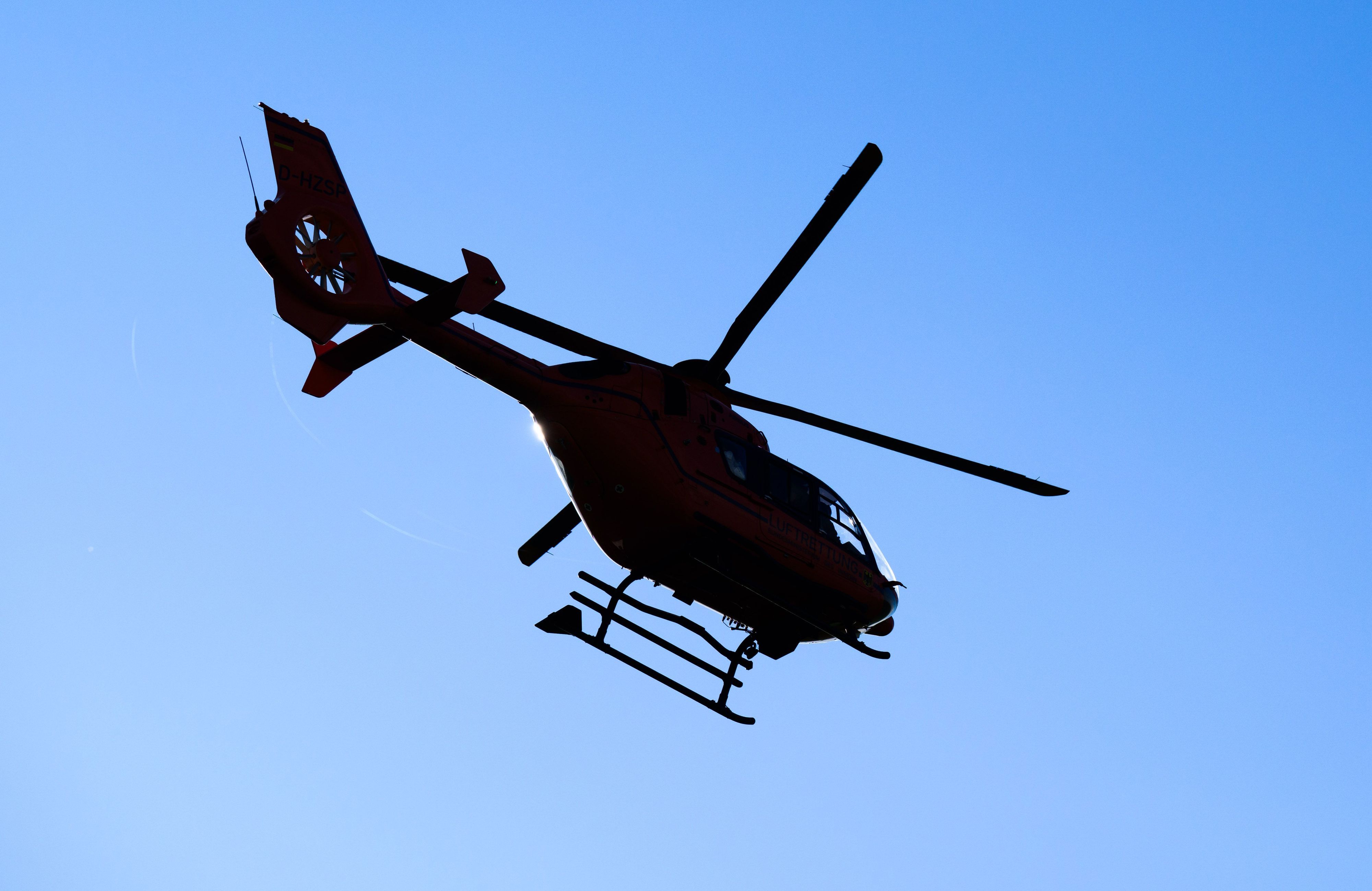 Ein Hubschrauber in der Luft. (Symbolbild)