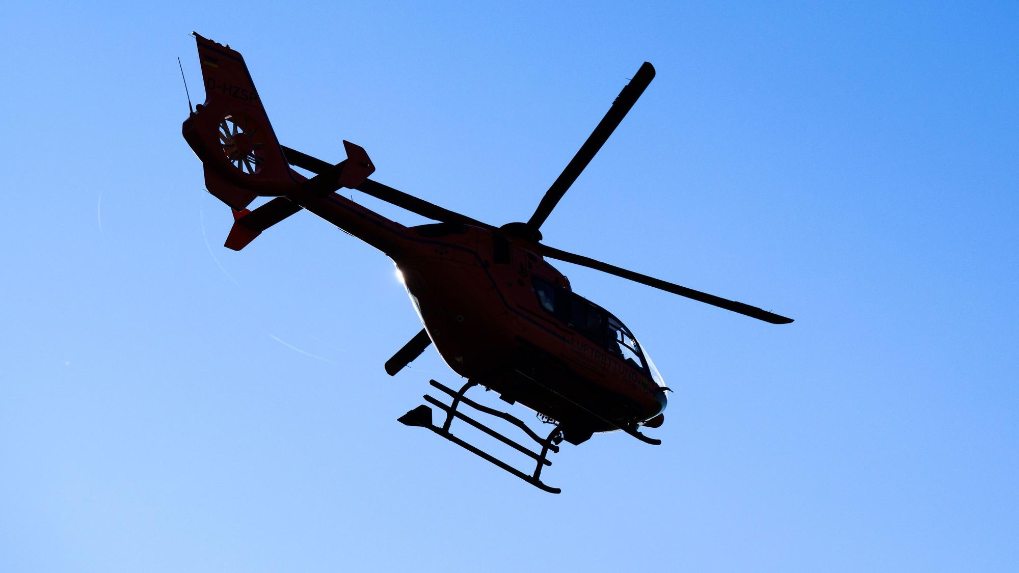 Ein Hubschrauber in der Luft. (Symbolbild)