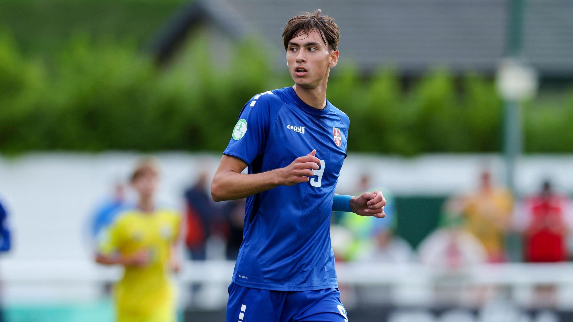 Aleksa Damjanovic Serbia schaut, UEFA European Under-19 Championship 2026 Group B, Serbia v Ukraine, Bangor City Stadium am 02. July 2026 in Bangor, Vereinigtes Königreich. Foto von Marco Steinbrenner/DeFodi Images Aleksa Damjanovic Serbia looks on, UEFA European Under-19 Championship 2026 Group B, Serbia v Ukraine, Bangor City Stadium, July 2, 2026 in Bangor, United Kingdom. Photo by Marco Steinbrenner/DeFodi Images - *** Aleksa Damjanovic of Serbia looks on, 2026 UEFA European Under-19 Championship Group B, Serbia vs. Ukraine, Bangor City Stadium on July 2, 2026, in Bangor, United Kingdom. Photo by Marco Steinbrenner, DeFodi Images. Aleksa Damjanovic of Serbia looks on, UEFA European Under-19 Championship 2026 Group B, Serbia vs. Ukraine, Bangor City Stadium, July 2, 2026, in Bangor, United Kingdom. Photo by Marco Steinbrenner, DeFodi Images
