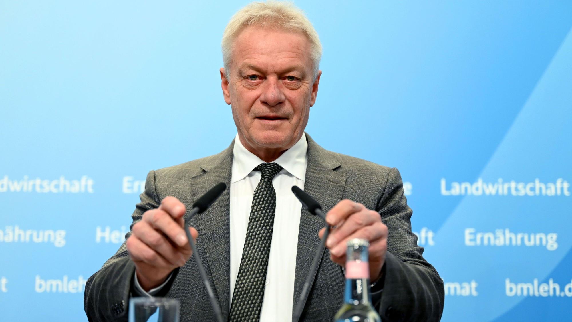 Alois Rainer (CSU), Bundesminister für Landwirtschaft, Ernährung und Heimat, spricht während der Vorstellung des „Ernährungsreports 2025“.