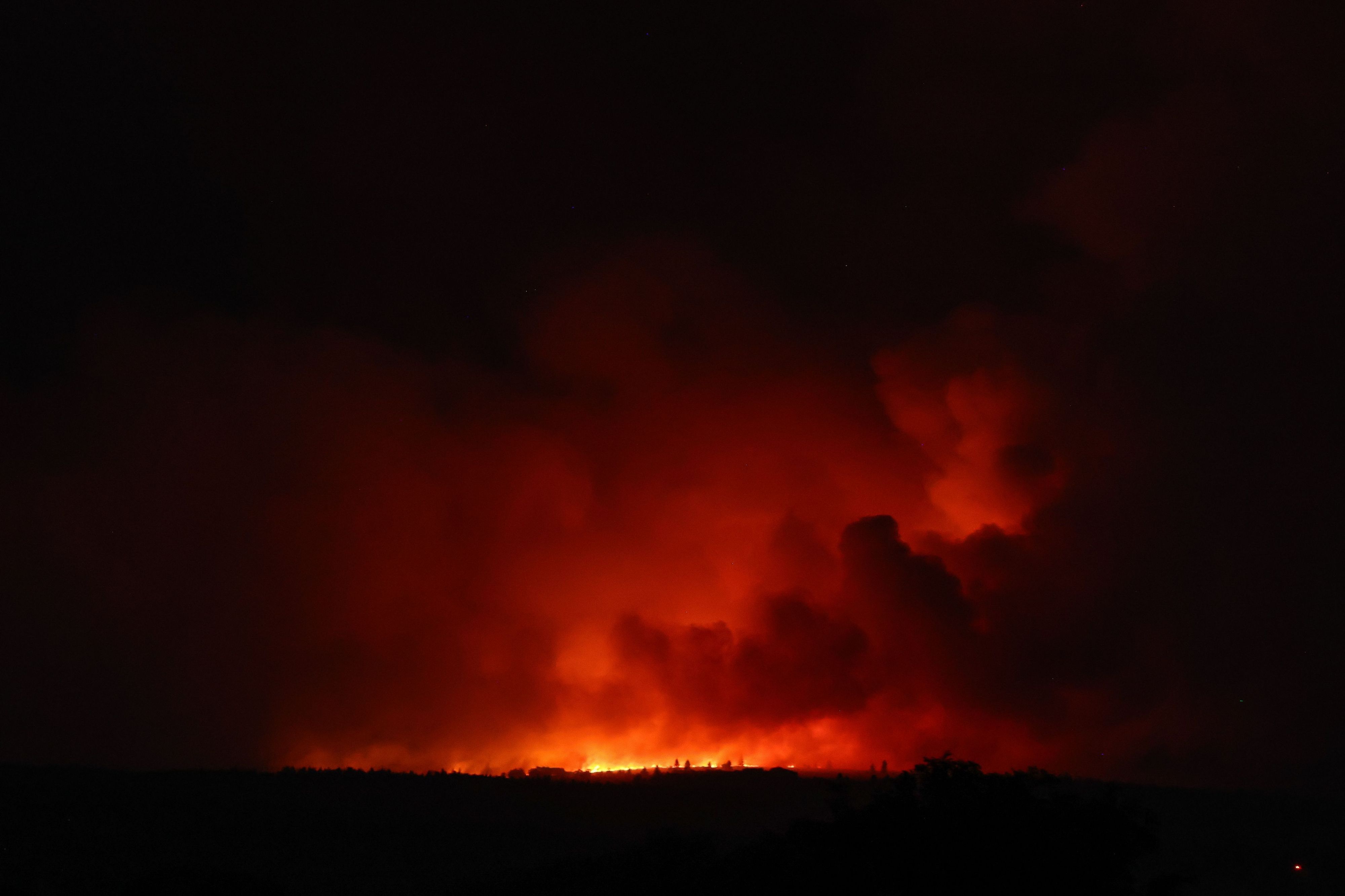 Blick auf ein Feuer im Naturschutzgebiet Hohe Venn