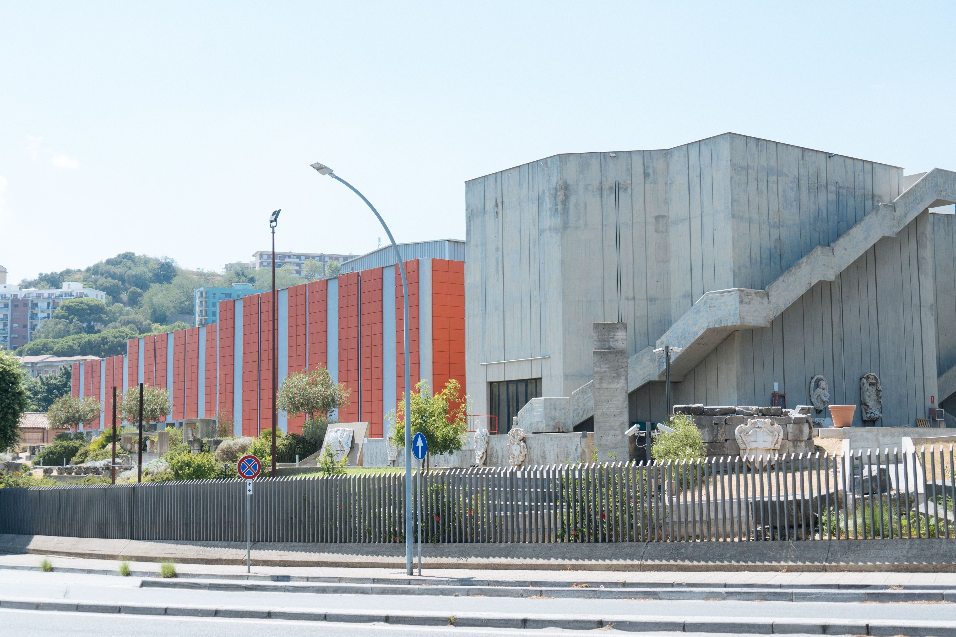 Die Außenansicht des Regionalmuseums Accascina in Messina. Diebe haben mehrere bedeutende Kunstwerke des Renaissancemalers Antonello da Messina aus einem Museum in der sizilianischen Stadt Messina gestohlen.