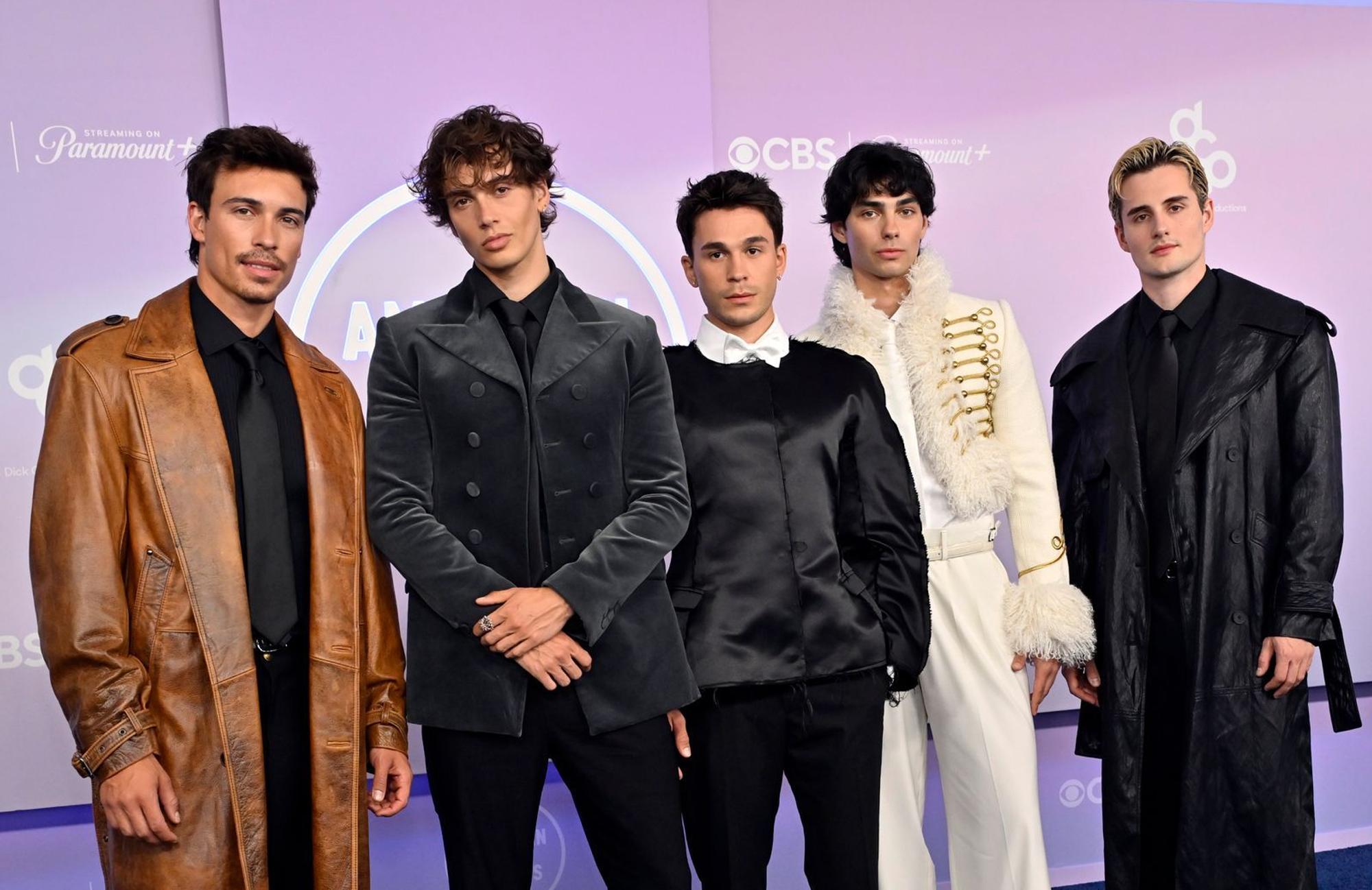 Auf Social Media folgen den Elevator Boys über alle Plattformen Millionen. Auch als Musiker sind die fünf aktiv (von links: Tim Schäcker, Bene Schulz, Julien Brown, Jacob Rott und Luis Freitag). (Bild: 2026 Getty Images/David Becker)