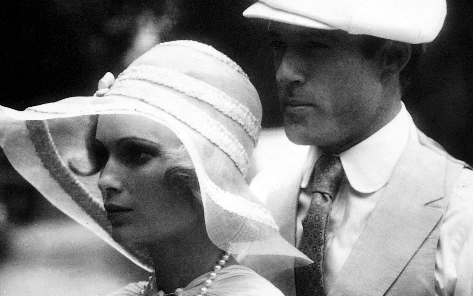 „Der große Gatsby“: Leonardo DiCaprio spielte ihn auch, aber niemand verkörperte den exzentrischen Millionär Jay Gatsby so wie einst Robert Redford an der Seite von Mia Farrow. (Bild: ZDF / Taurus)