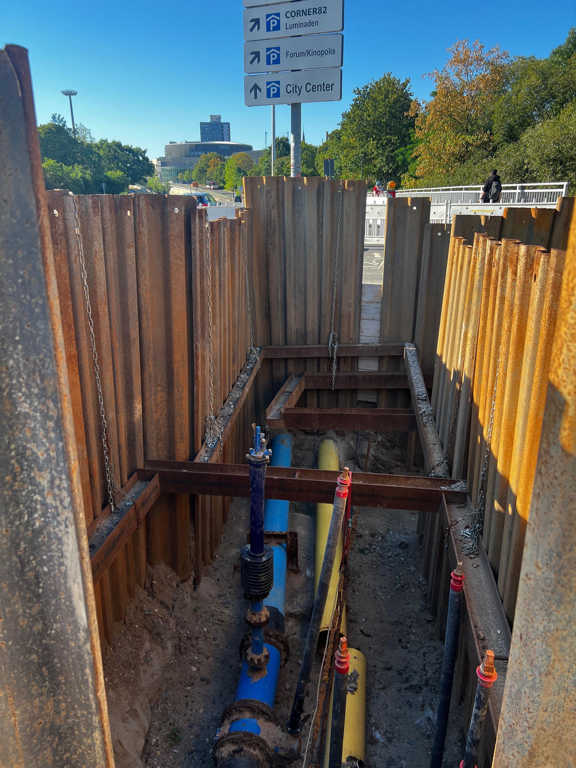 Baustelle auf dem radweg an der B8 in Wiesdorf. Bild: Ralf Krieger