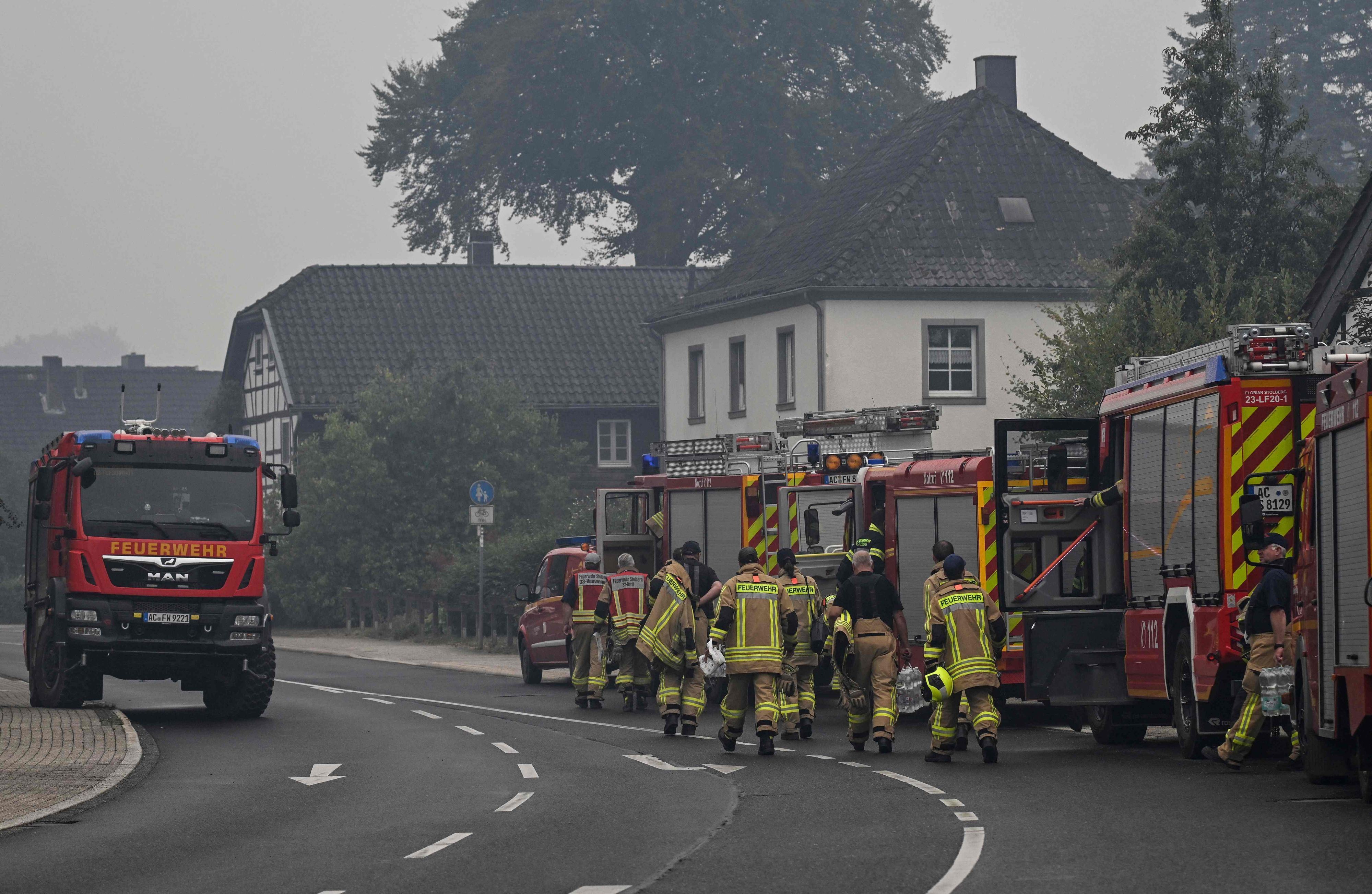 Feuerwehrkräfte in Monschau.