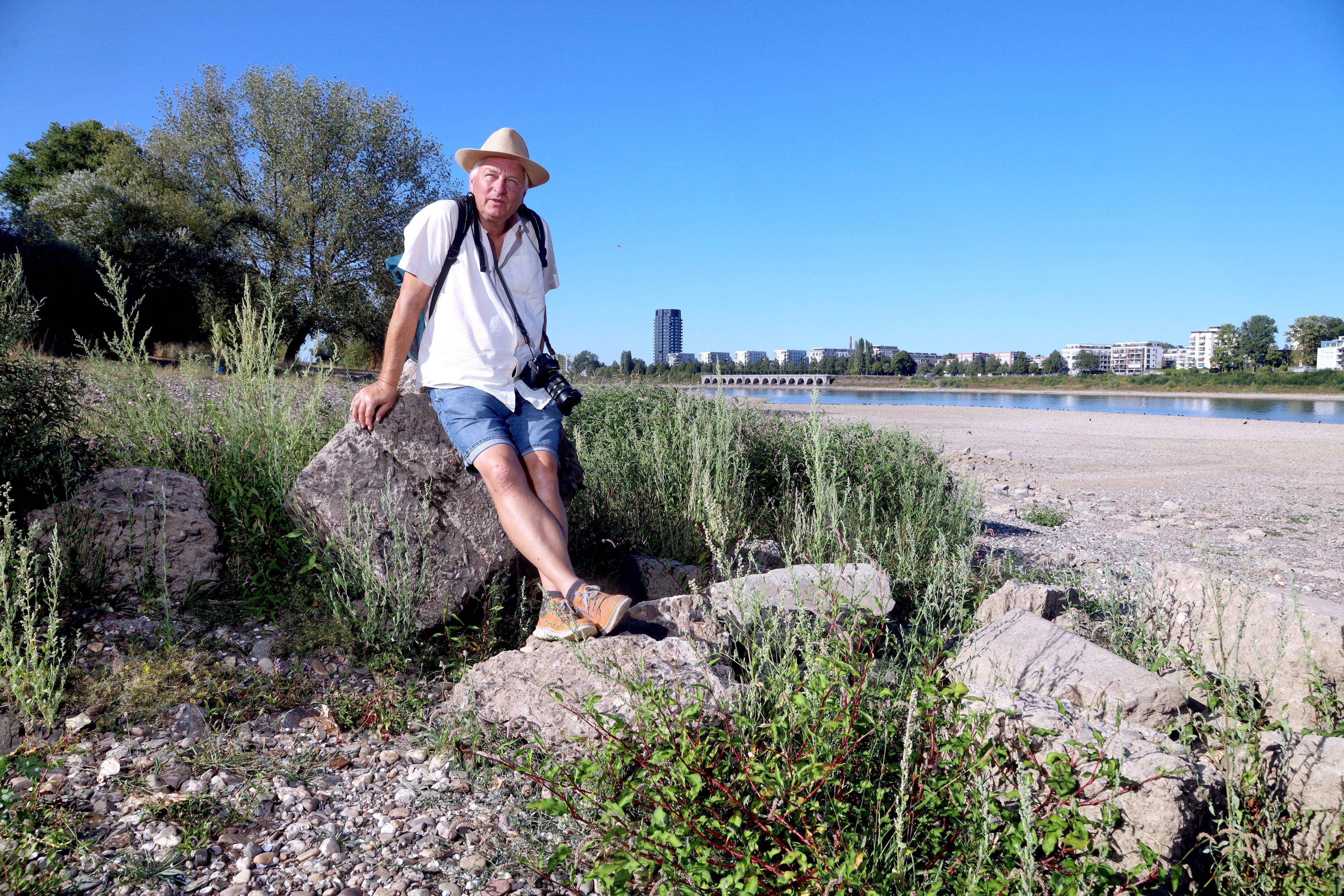 Sven von Loga und die Überreste des alten Hafenbeckens