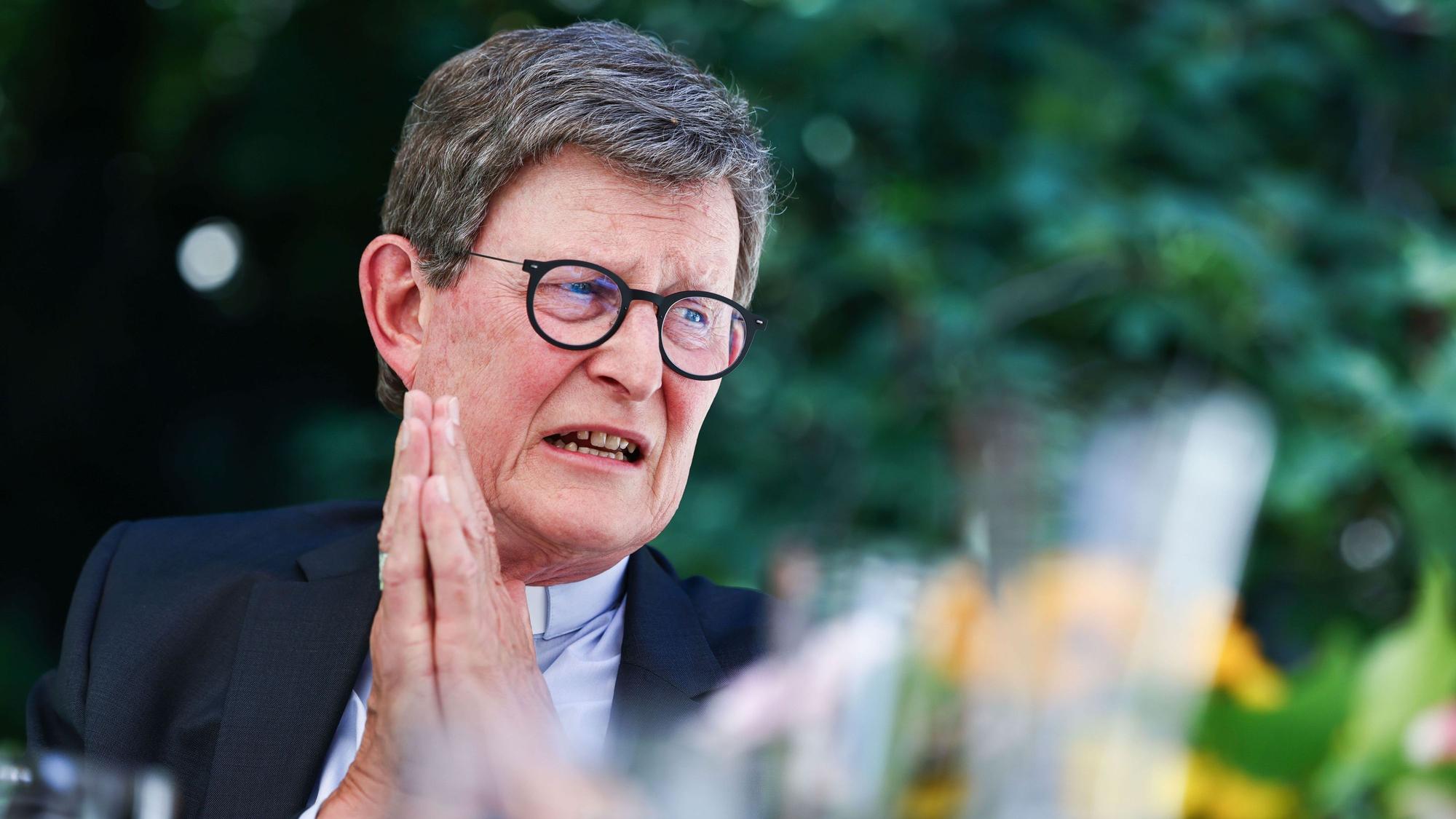 PRODUKTION - 12.08.2026, Nordrhein-Westfalen, Köln: Der Kölner Kardinal Rainer Maria Woelki spricht bei einem Interview. Kardinal Woelki feiert am 18. August 2026 seinen 70. Geburtstag. (zu dpa: «Kardinal Woelki: So war der Dreh mit Hape Kerkeling») Foto: Oliver Berg/dpa +++ dpa-Bildfunk +++