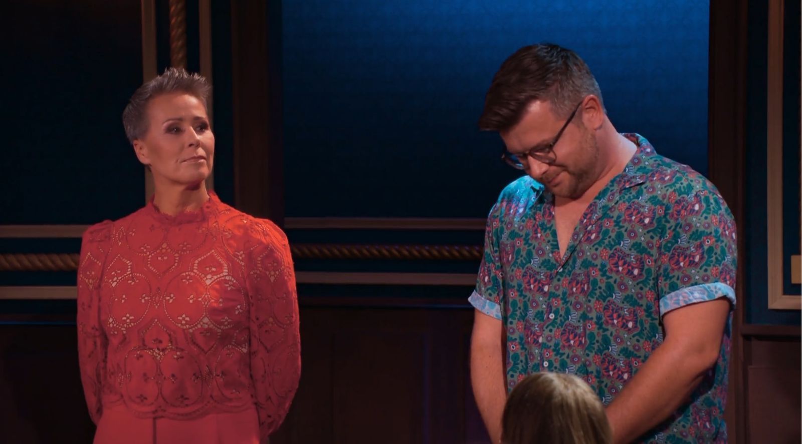 Aber es erwischt Philipp! Im Verbannungsdrama kommt es zum ersten Mal zu einem Stechen. Da bekommt er zwei Stimmen mehr als Ann-Kathrin.  (Bild: RTL)