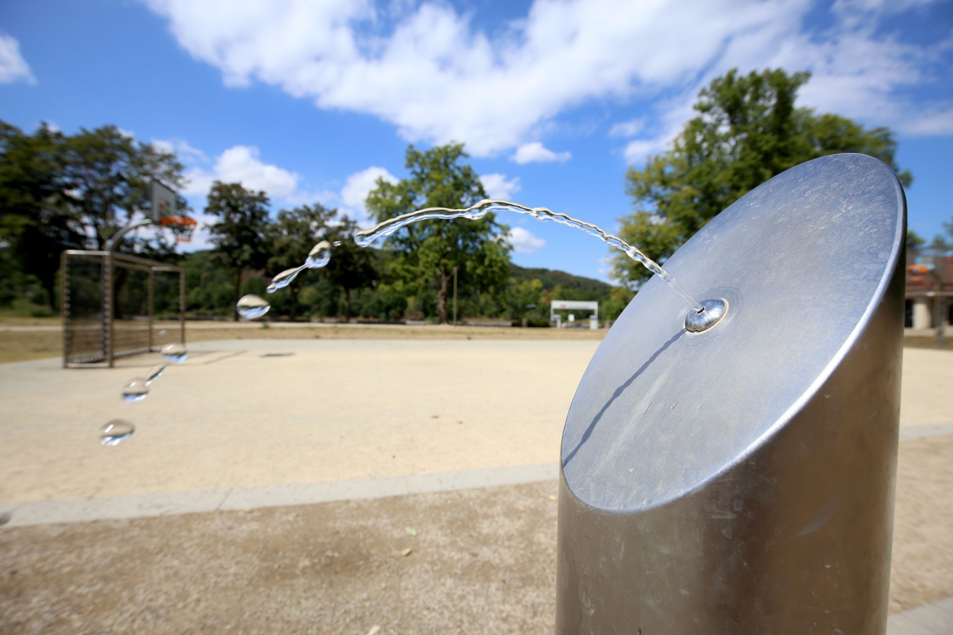 Ein Trinkwasserspender auf der Insel Grafenwerth.