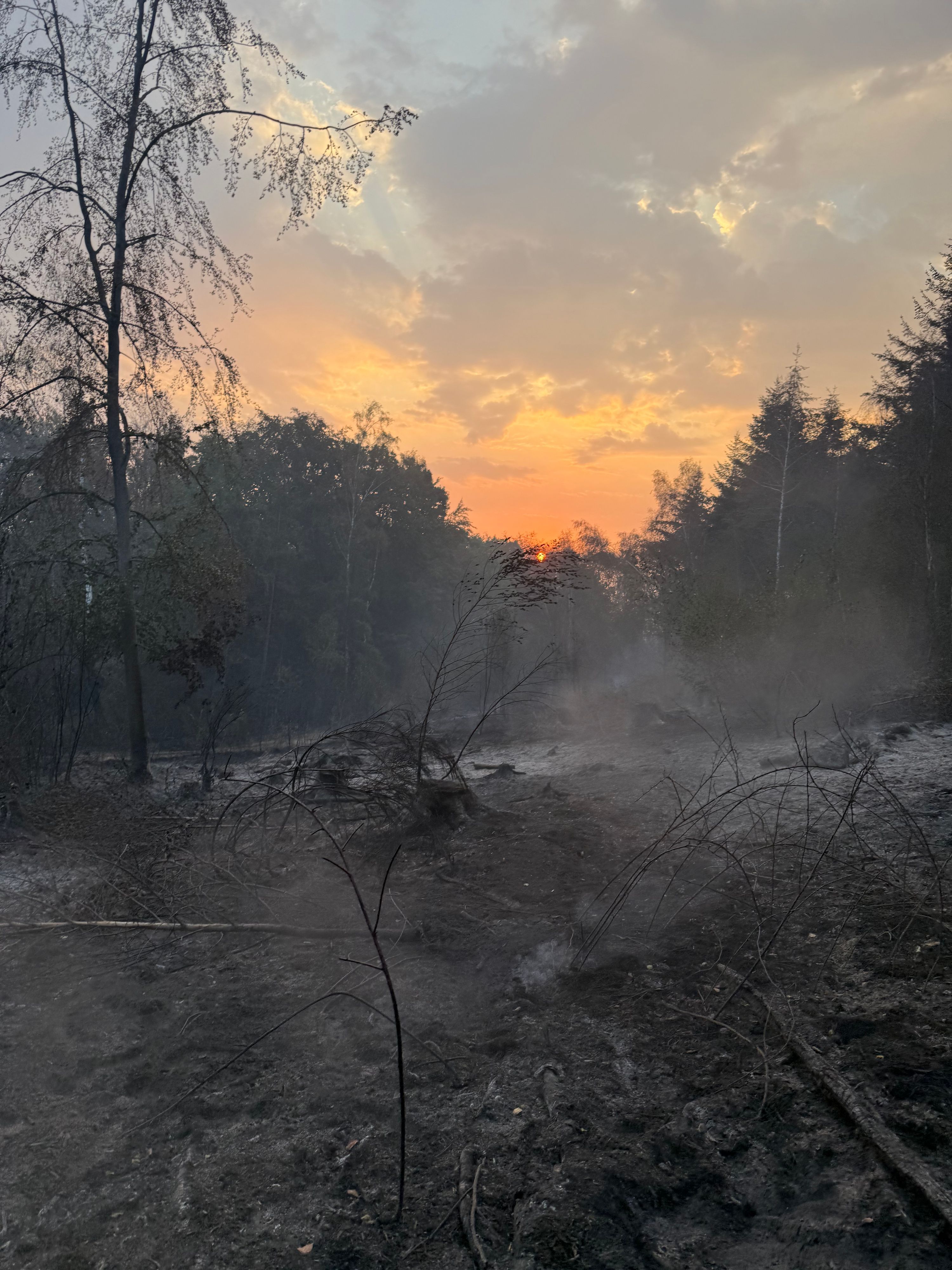 Die Feuerwehr Leverkusen unterstützte ihre Kameradinnen und Kameraden in Hürtgenwald.