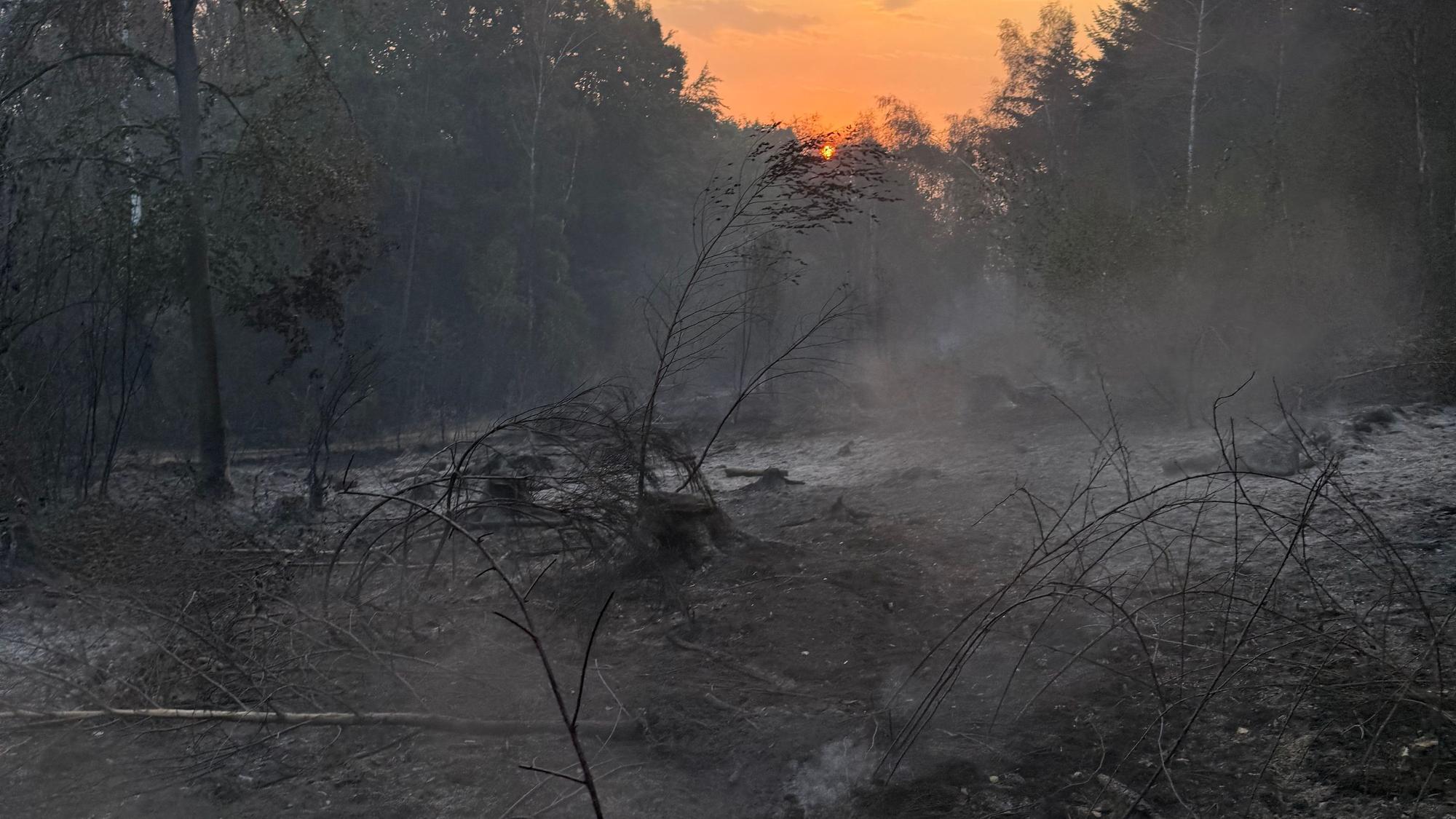 Die Feuerwehr Leverkusen unterstützte ihre Kameradinnen und Kameraden in Hürtgenwald.